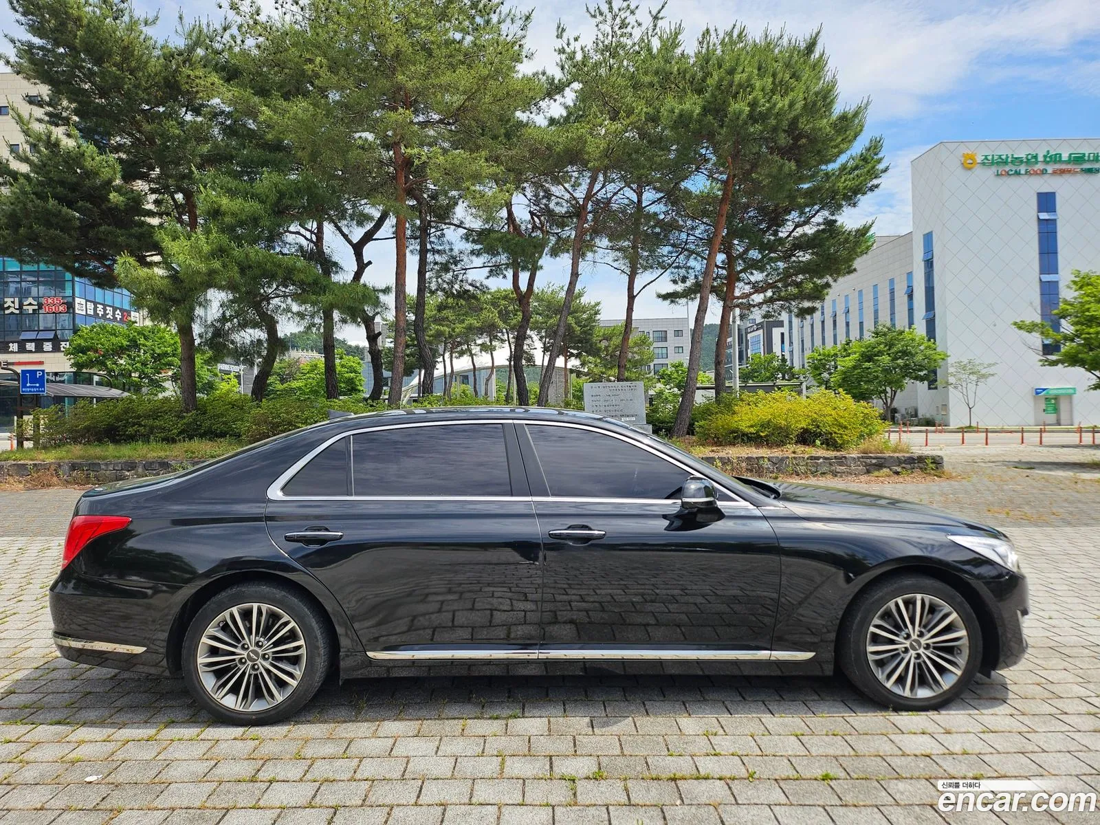 Genesis EQ900 2016 — 3