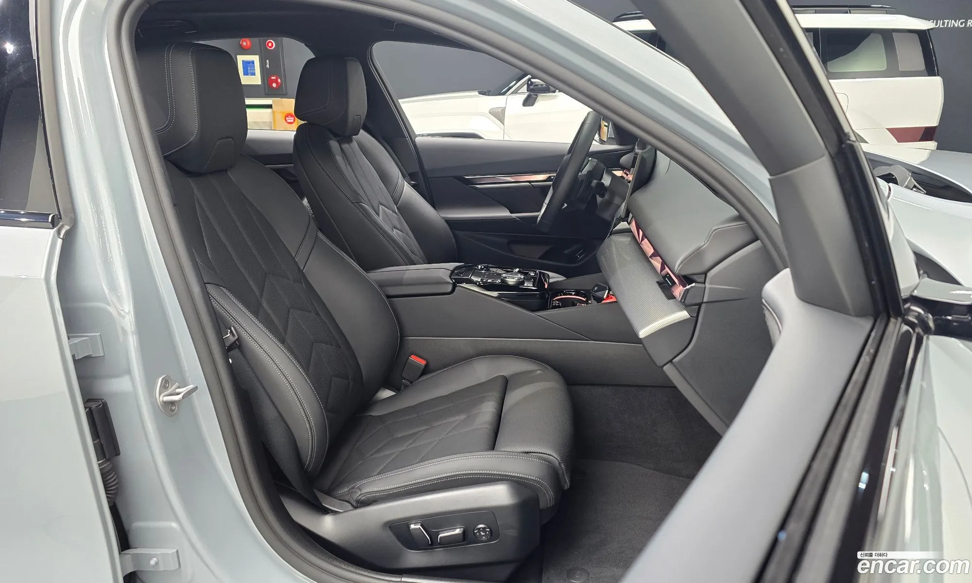 BMW 5 Series 2025 — 27