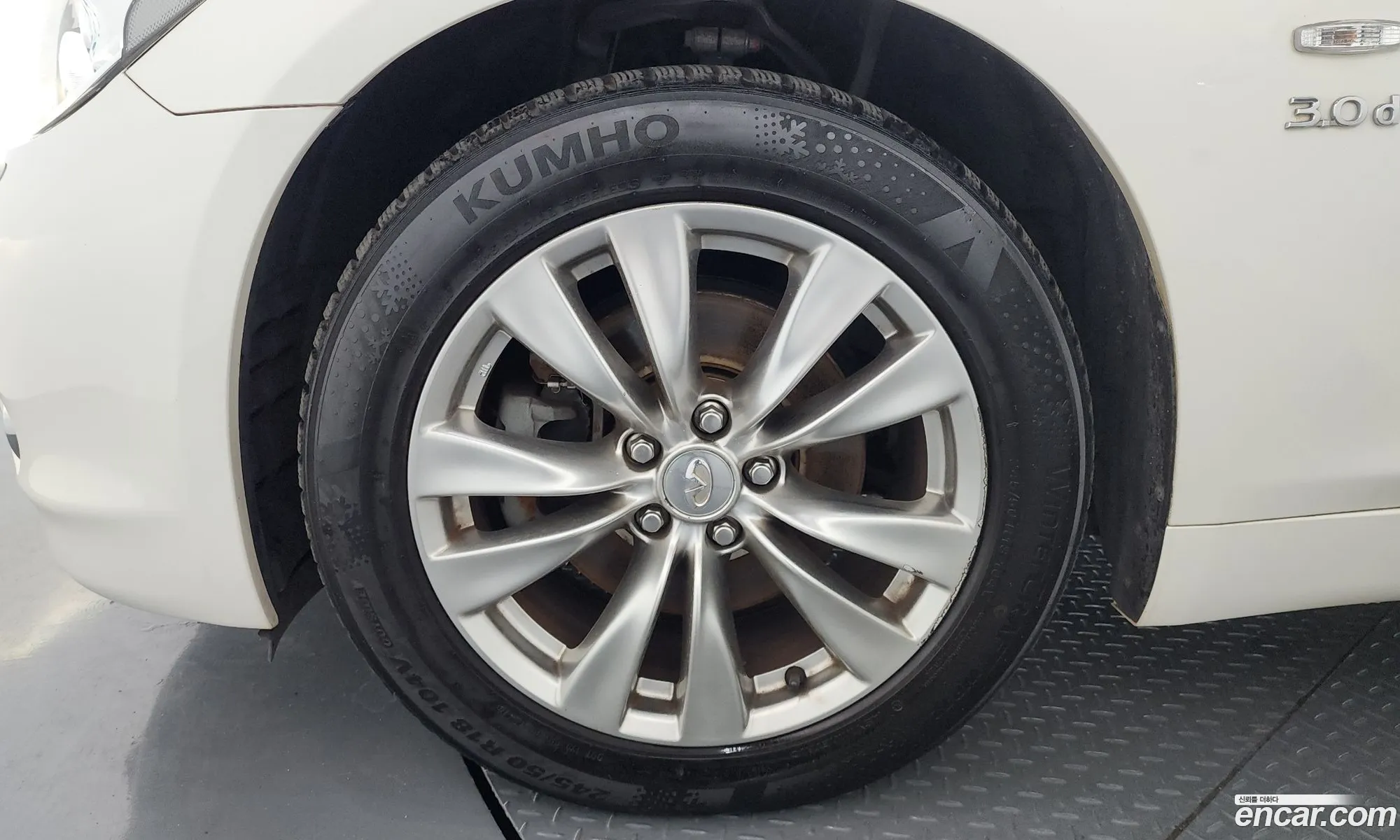 Infiniti Q70
