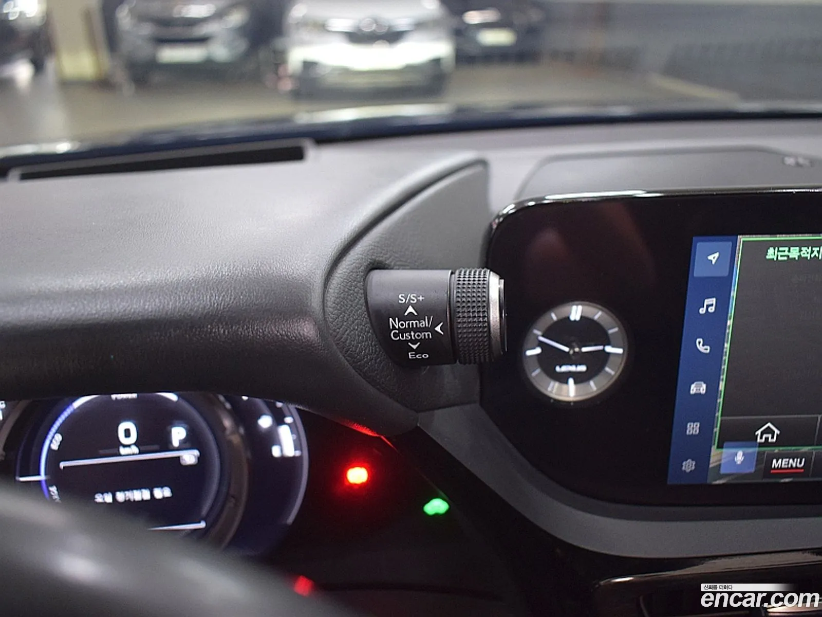 Lexus ES300h 7th Gen 2023 — 8