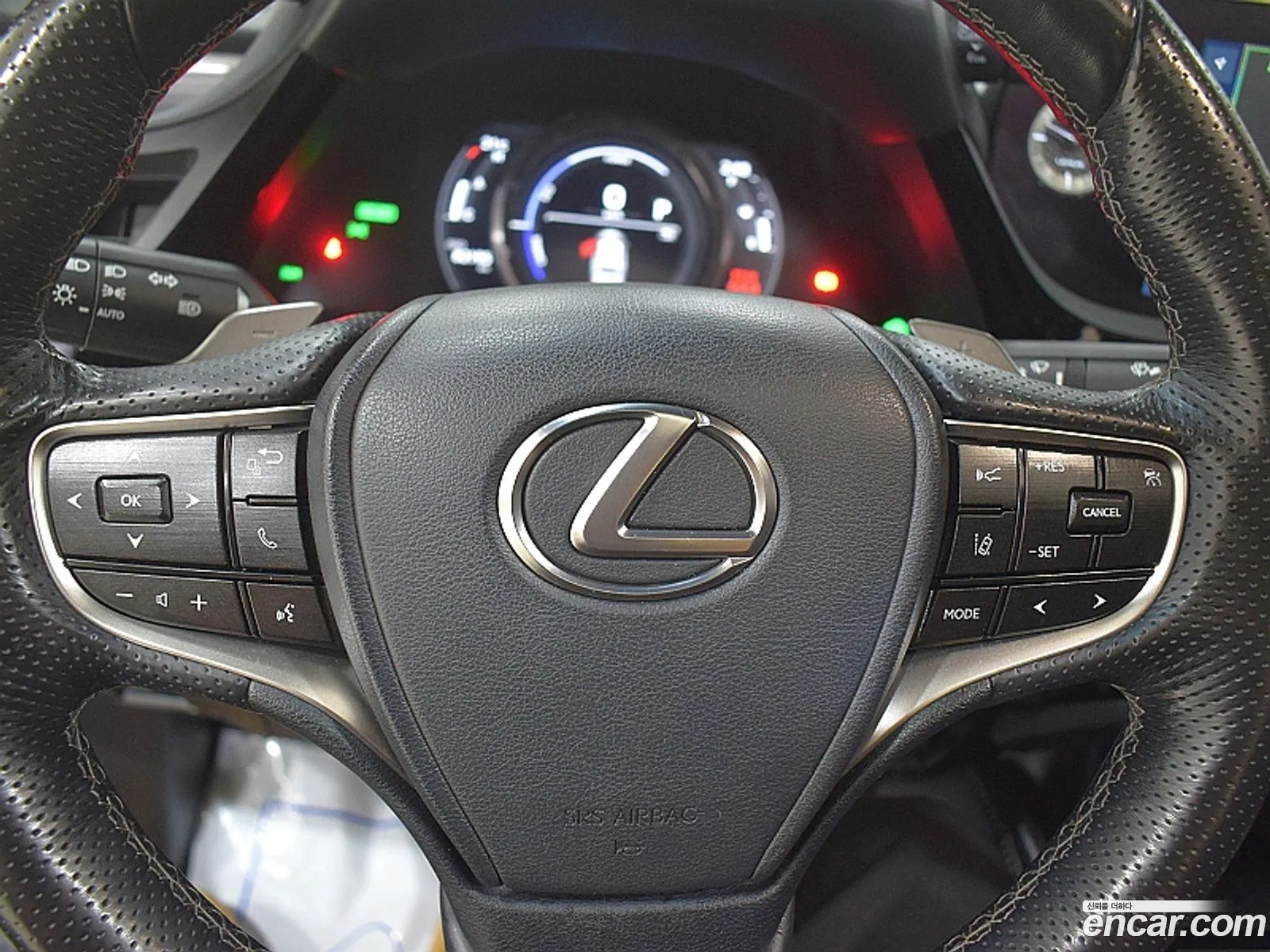 Lexus ES300h 7th Gen 2023 — 19