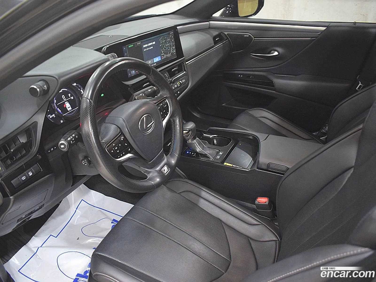 Lexus ES300h 7th Gen 2023 — 20