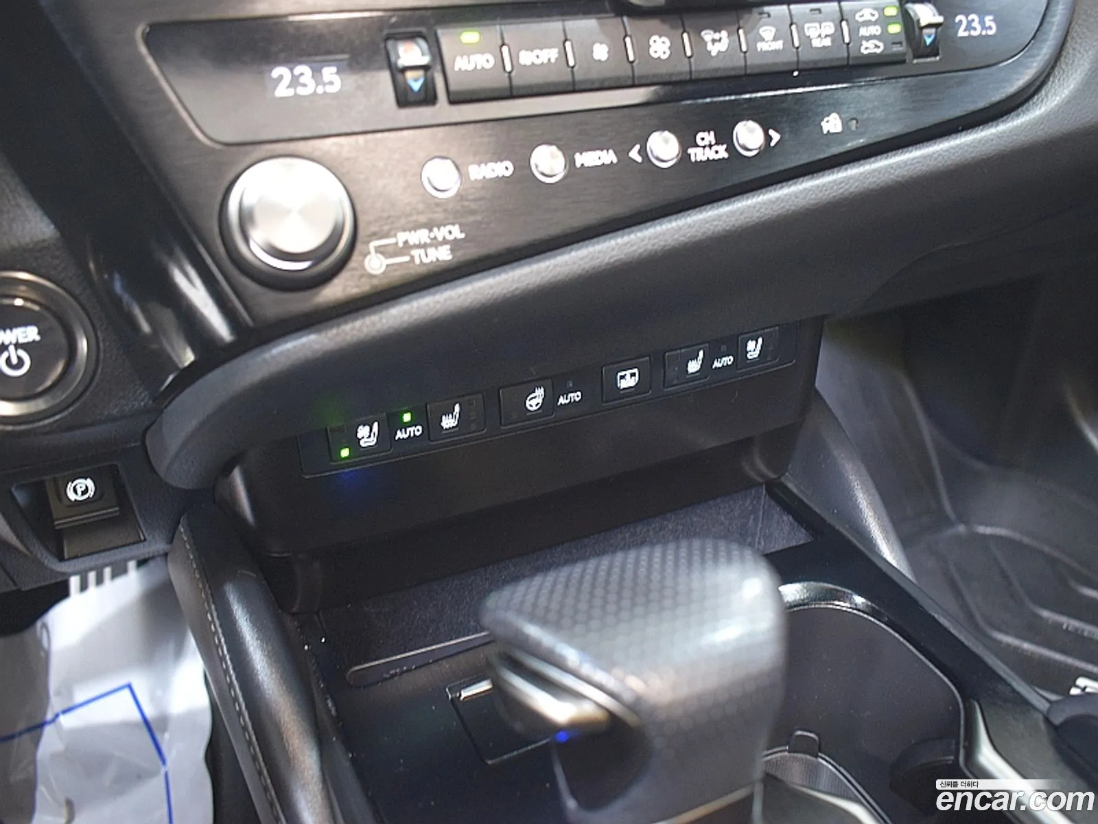 Lexus ES300h 7th Gen 2023 — 10
