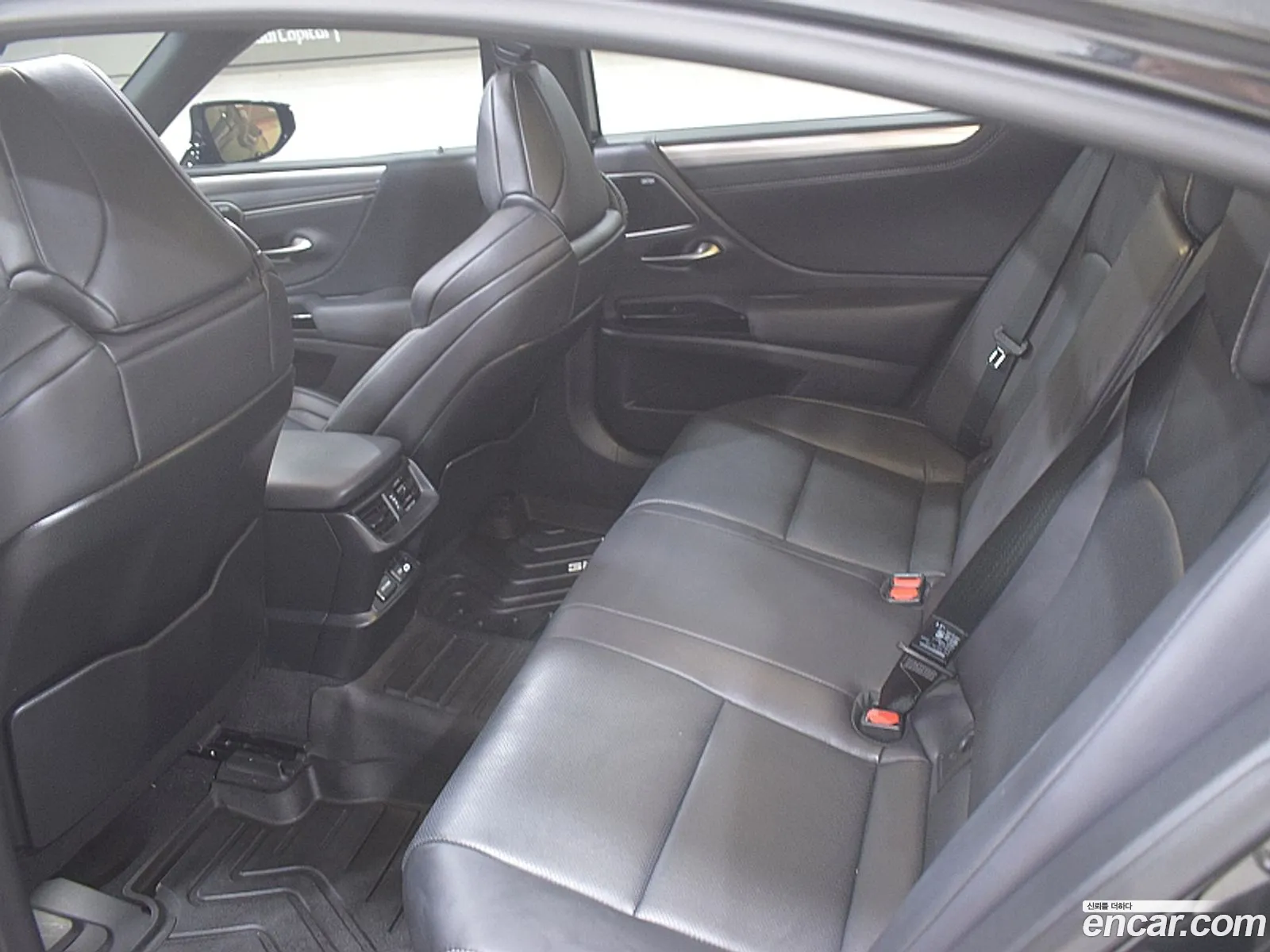 Lexus ES300h 7th Gen 2023 — 16