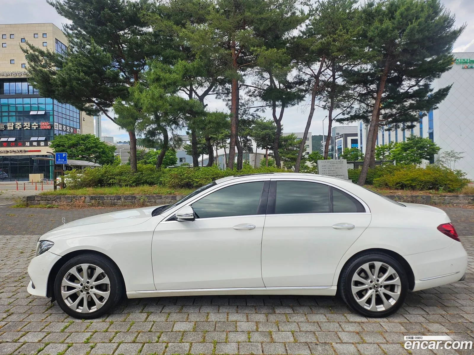 Mercedes-Benz E-Class W213 2019 — 15