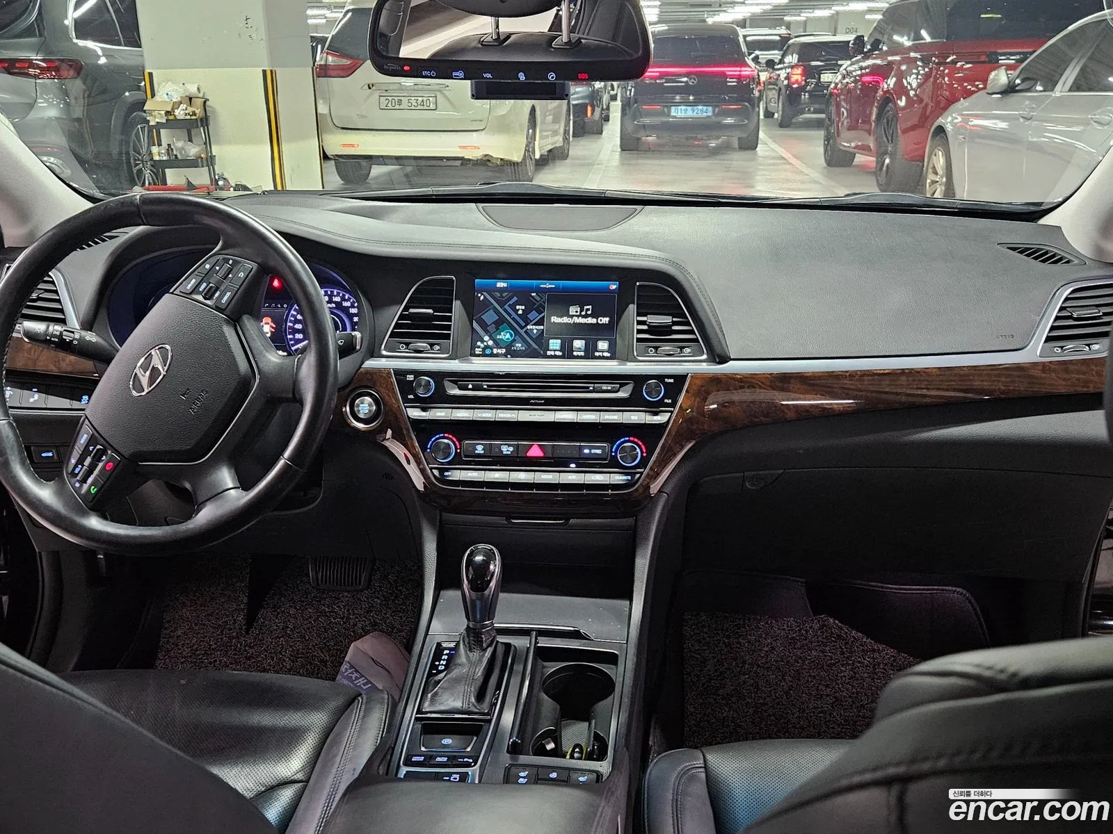 Hyundai Aslan 2015 — 2