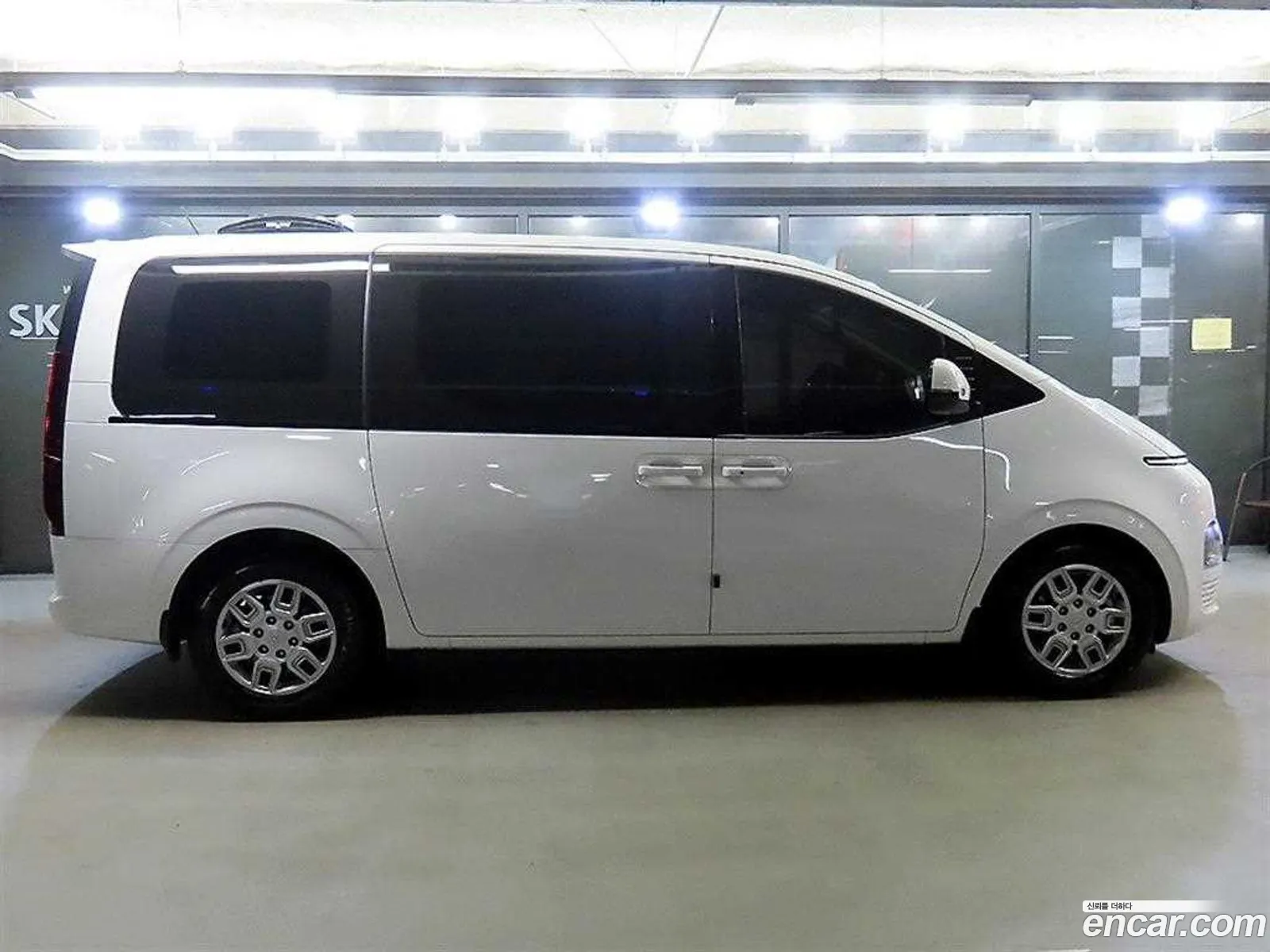 Hyundai Staria 2023 — 3