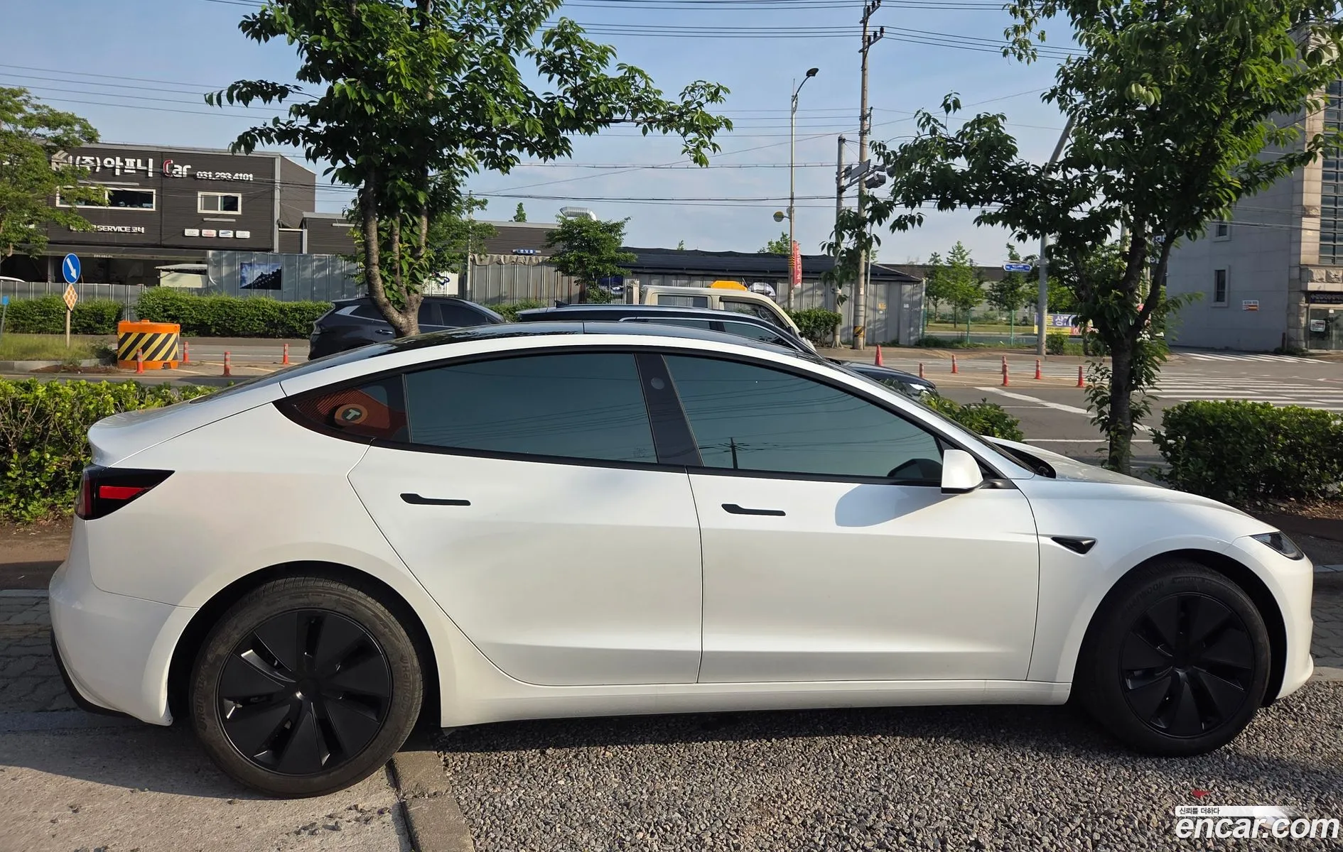 Tesla Model 3 2025 — 6