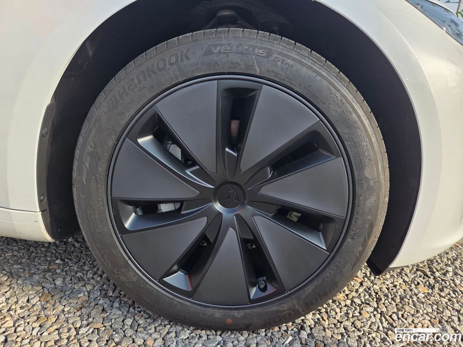 Tesla Model 3 2025 — 7