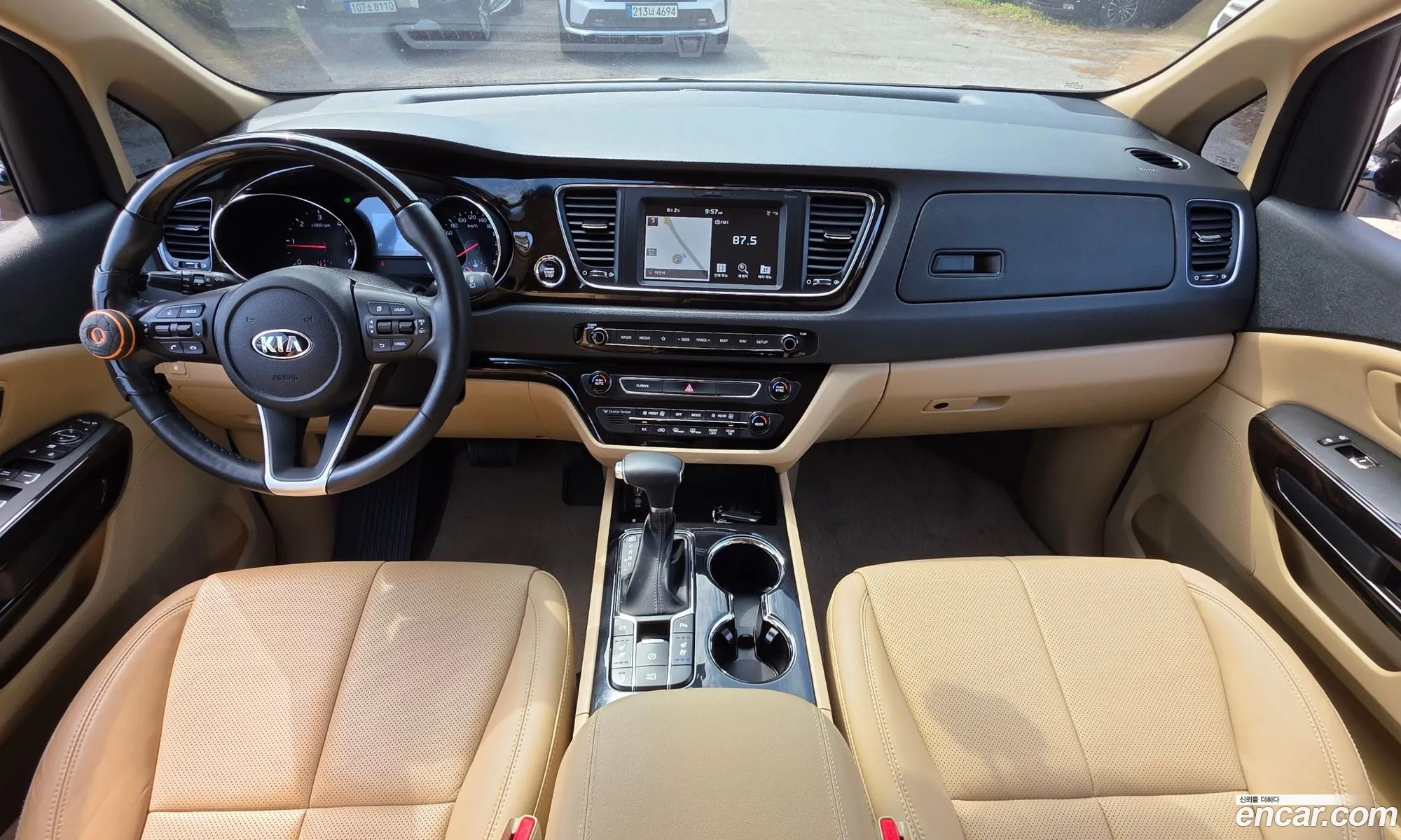Kia Carnival 2018 KNAME81ABKS516714 — 3