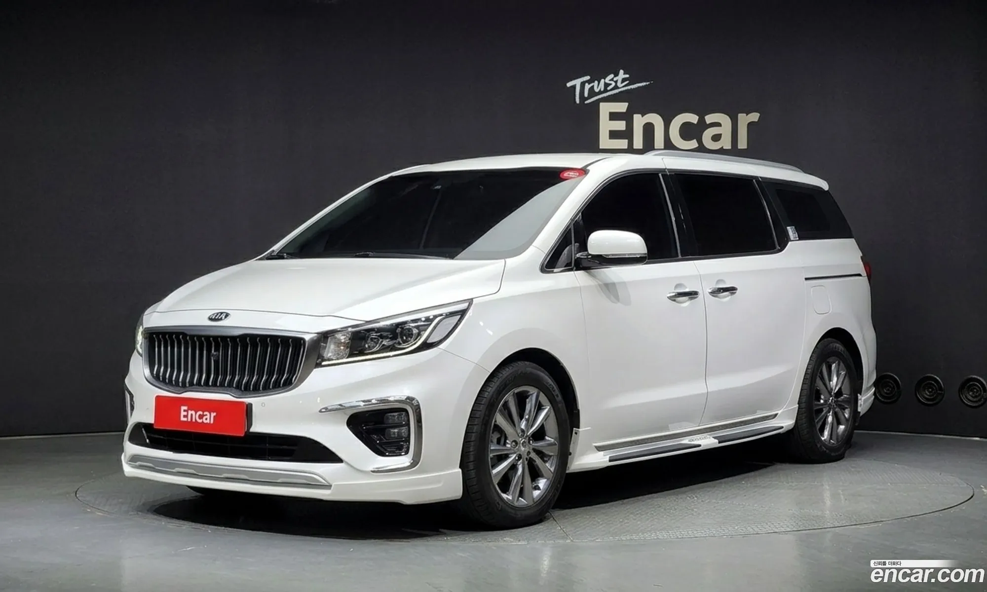 Kia Carnival 2018 KNAME81ABKS516714 — 2