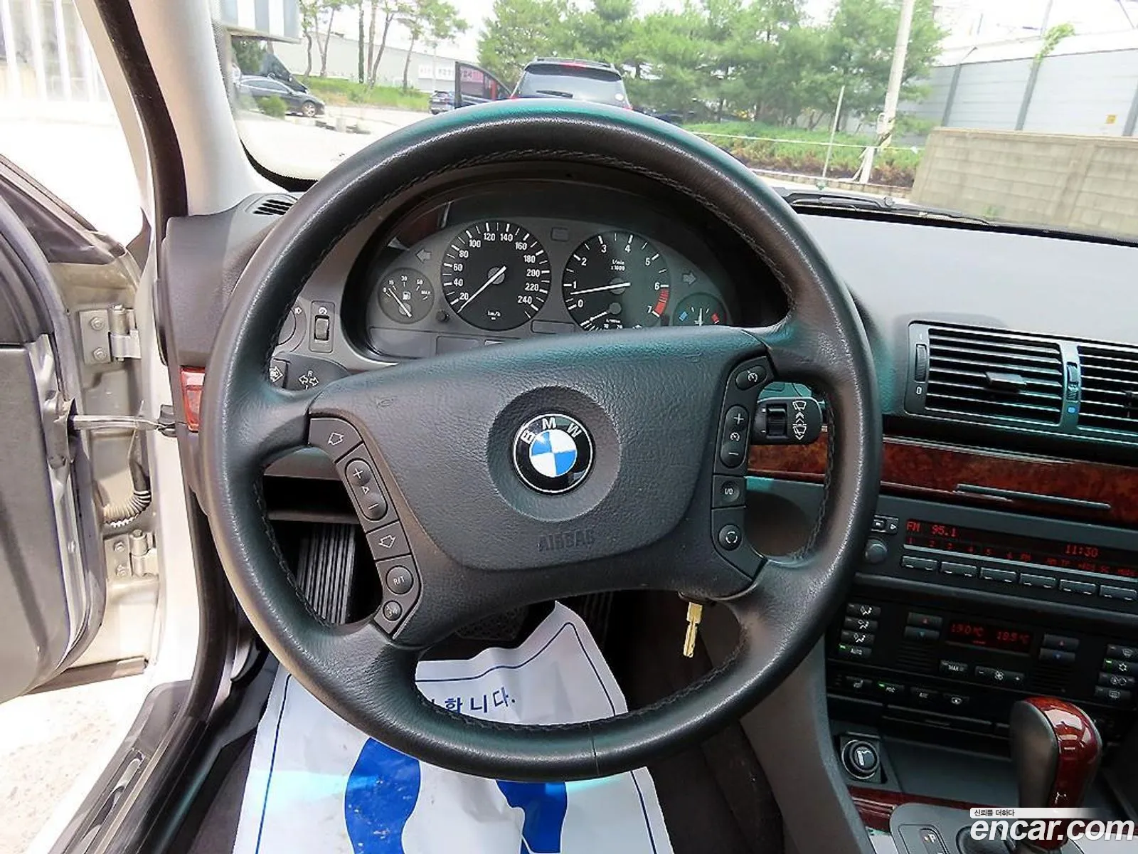 BMW 5 Series 2002 — 18