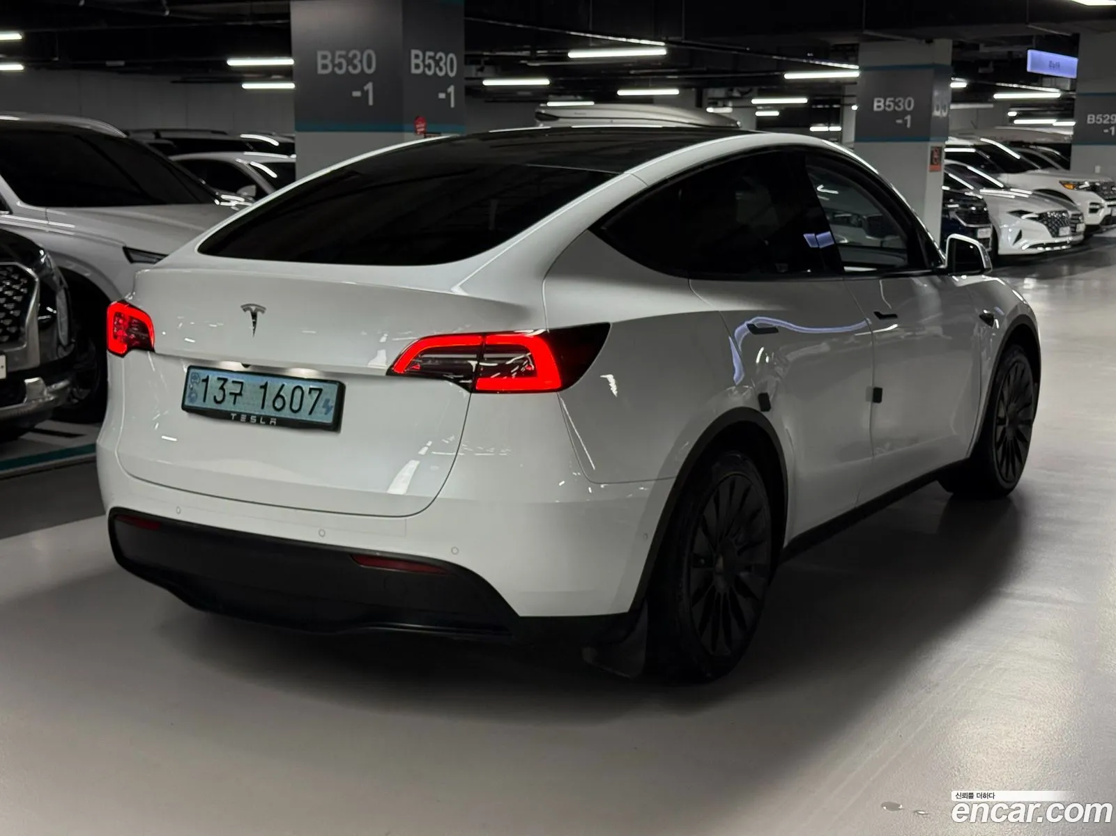Tesla Model Y 2021 — 16
