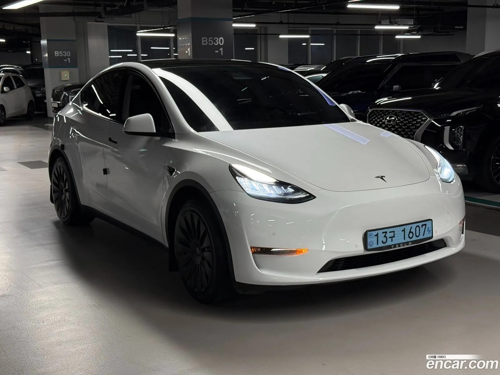 Tesla Model Y 2021 — 17