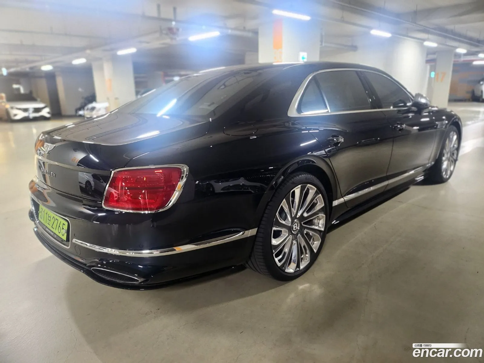 Bentley Flying Spur 2025 — 12
