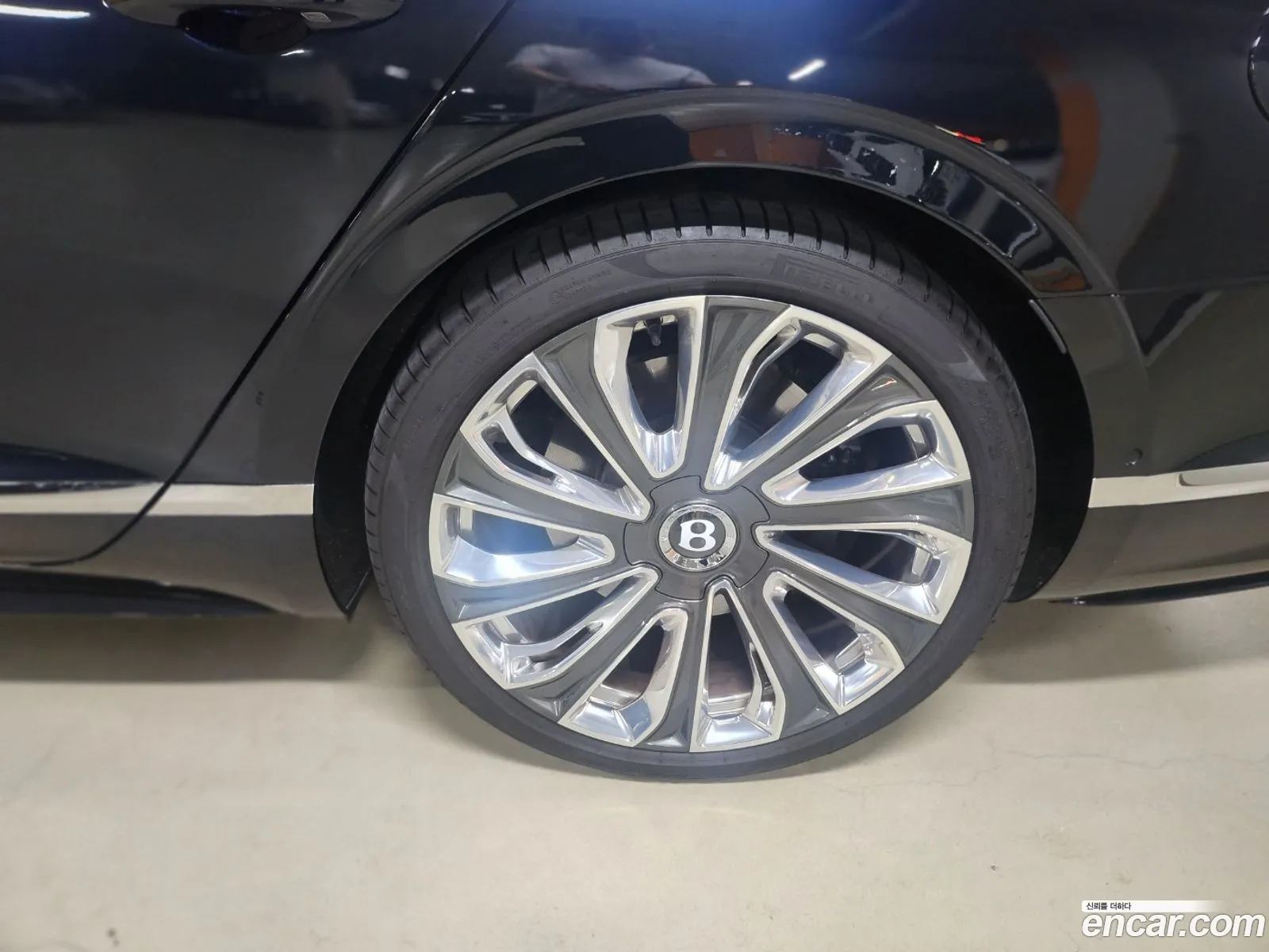 Bentley Flying Spur 2025 — 14