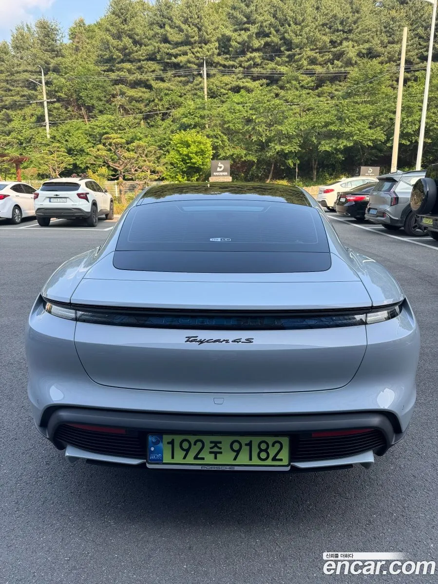 Porsche Taycan 2024 — 4