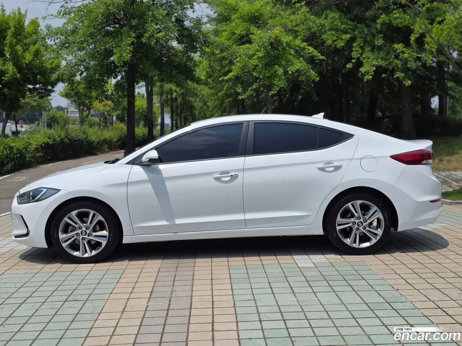 Hyundai Elantra AD 2017 — 4