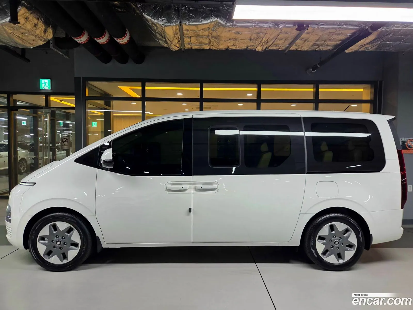 Hyundai Staria 2024 — 2