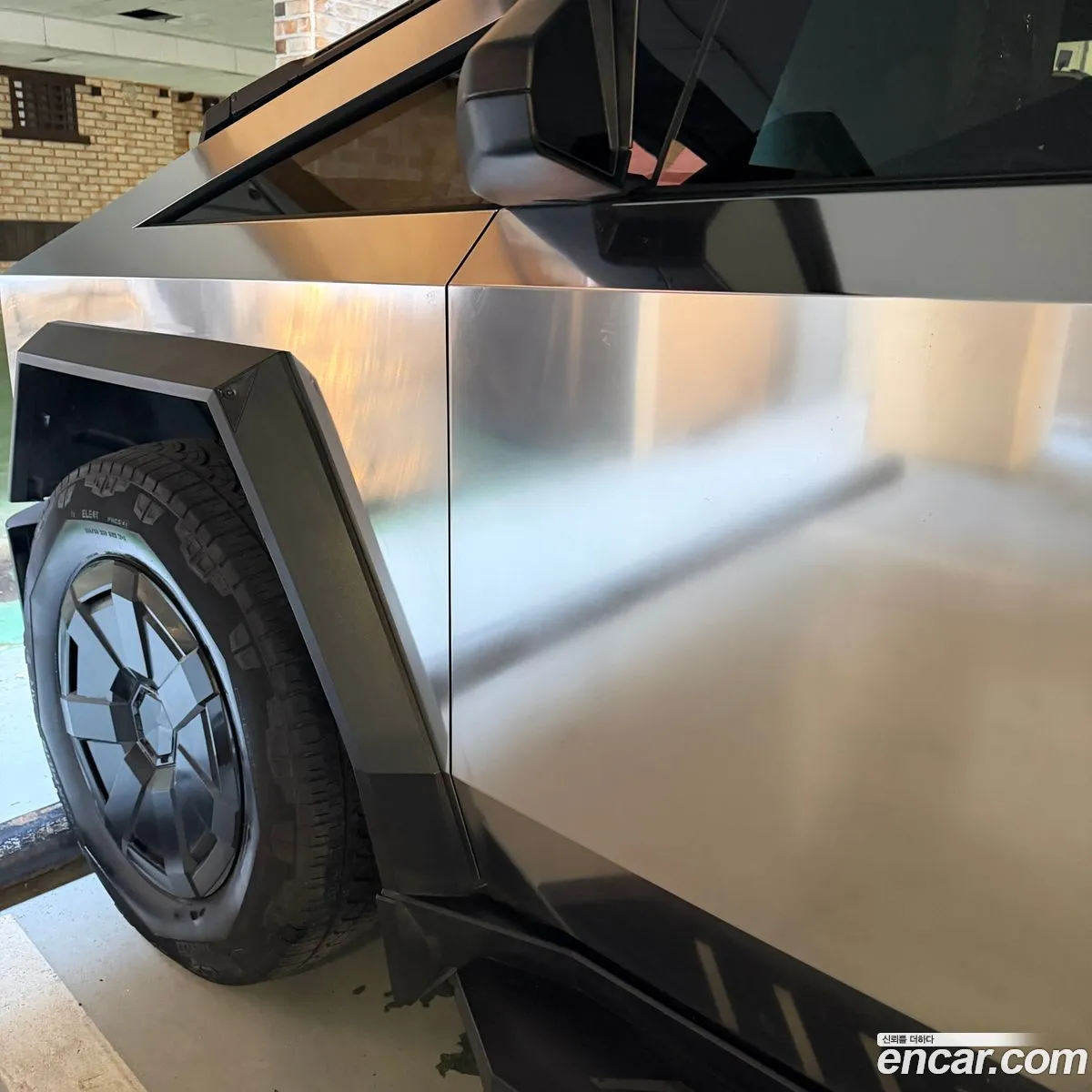 Tesla Cybertruck 2024 — 10