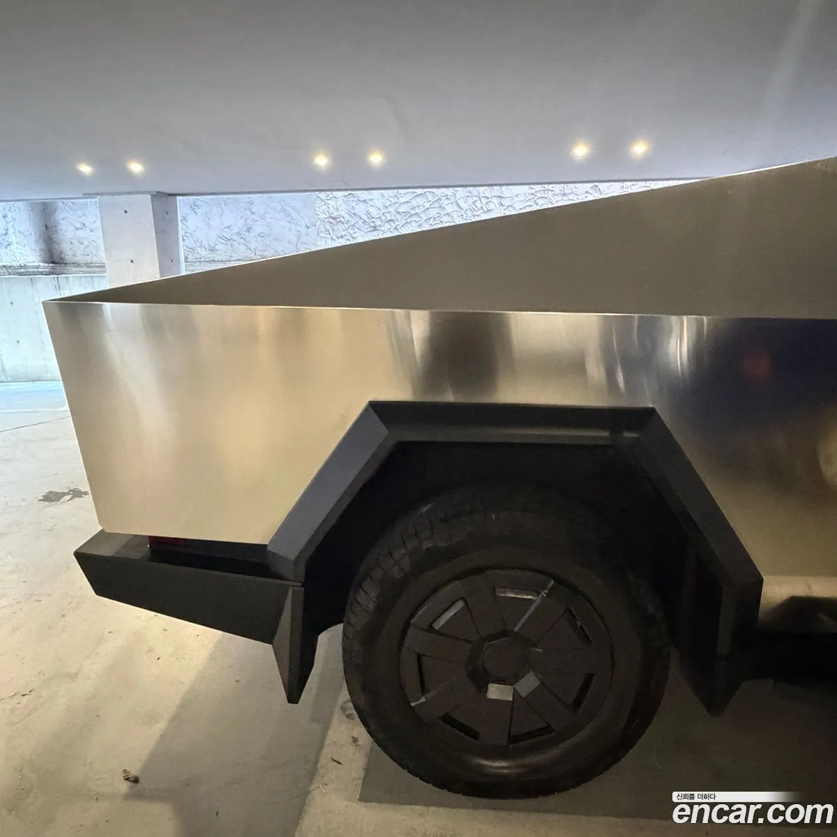Tesla Cybertruck 2024 — 7