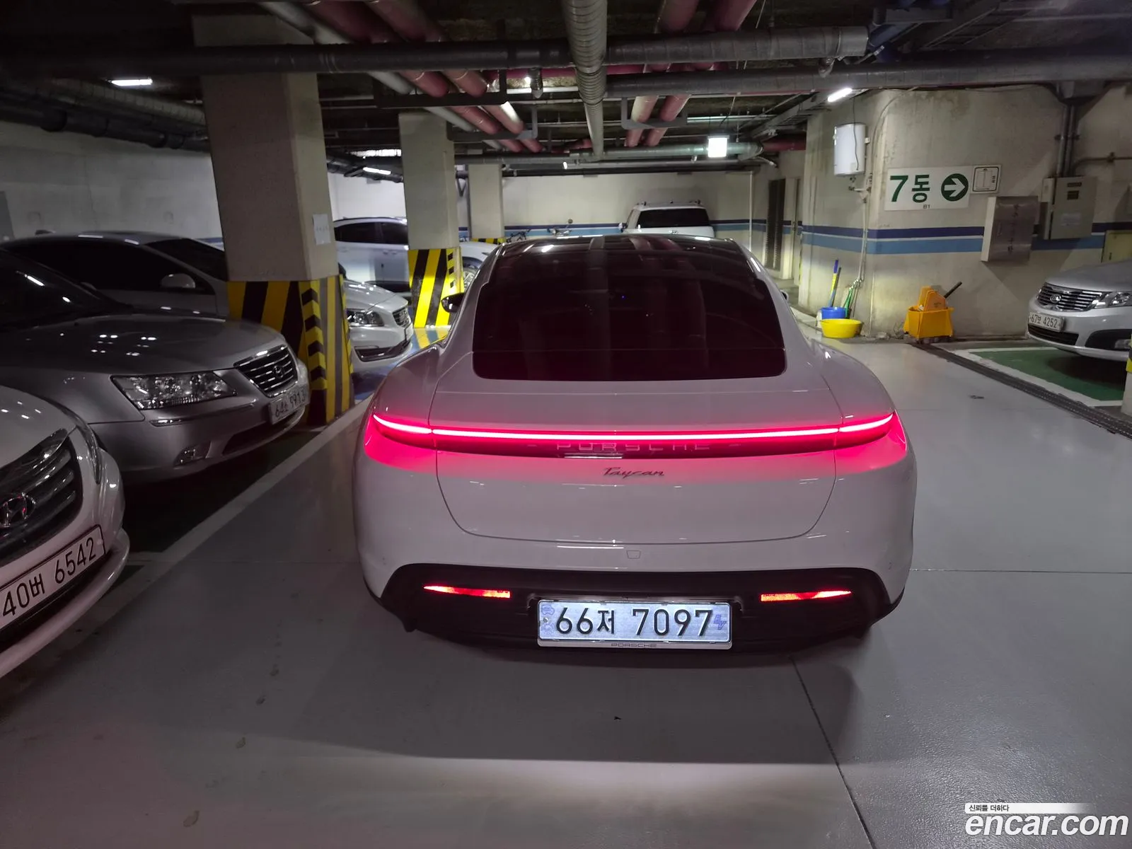 Porsche Taycan 2025 — 6