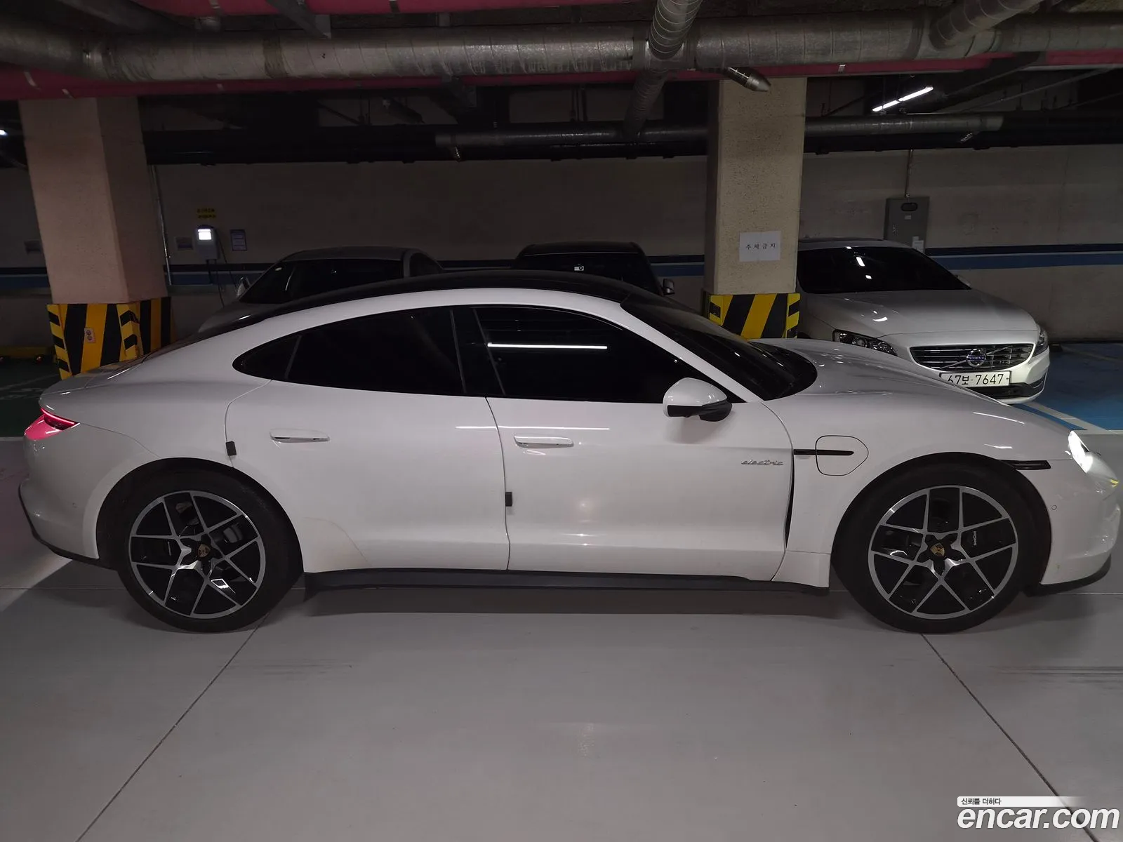 Porsche Taycan 2025 — 3