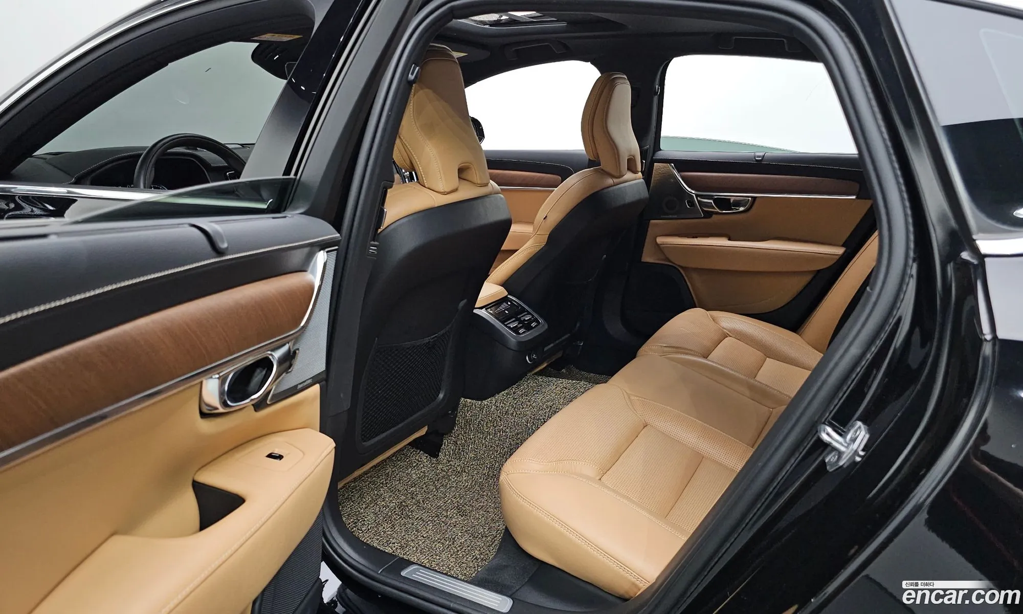 Volvo S90 2019 — 26