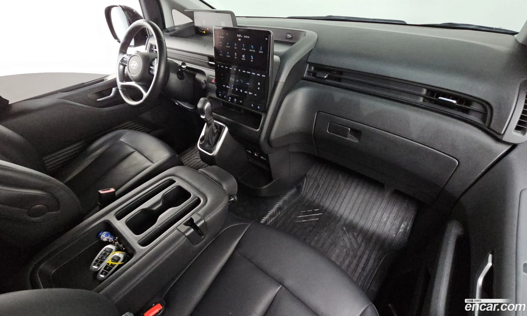 Hyundai Staria 2023 — 3