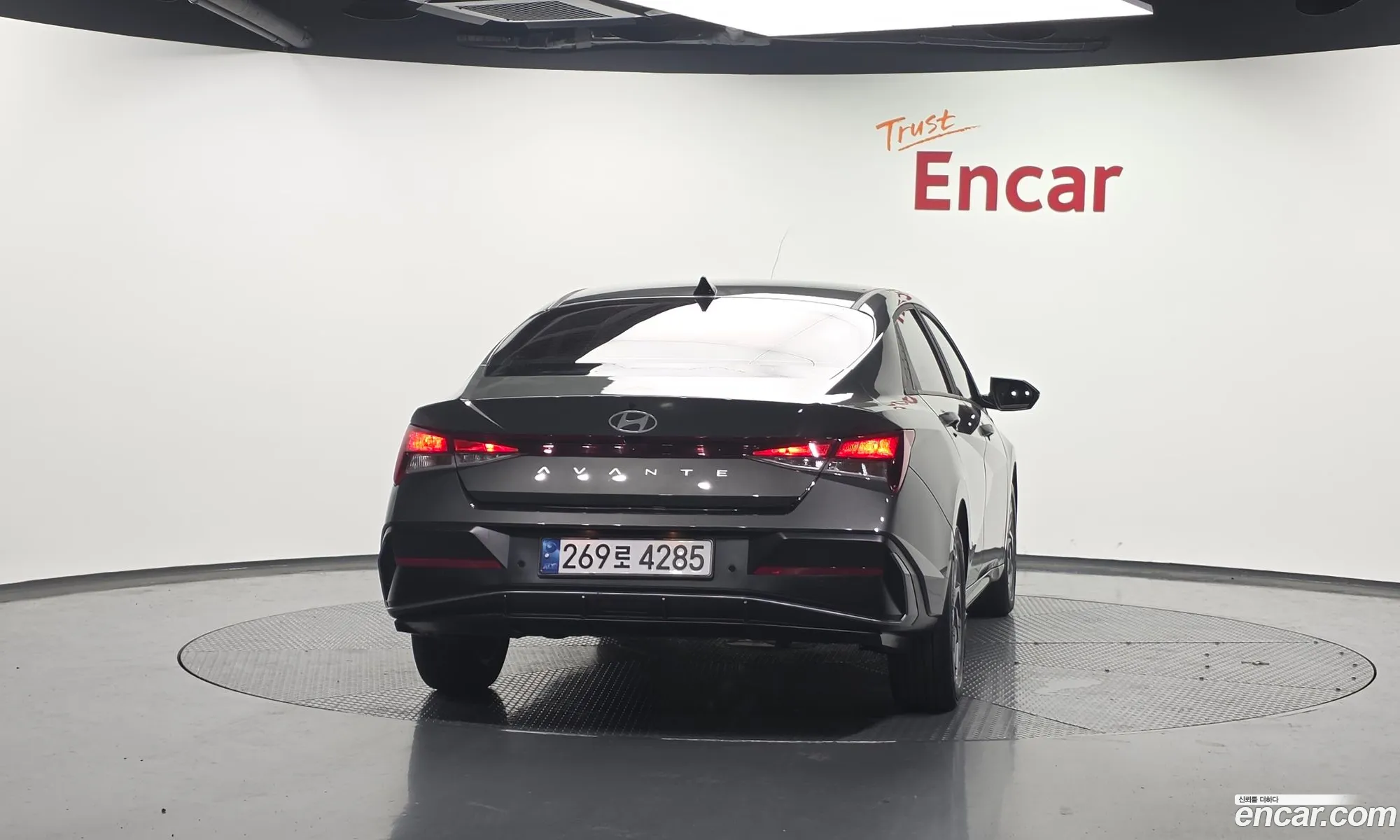 Hyundai Elantra 2023 — 2