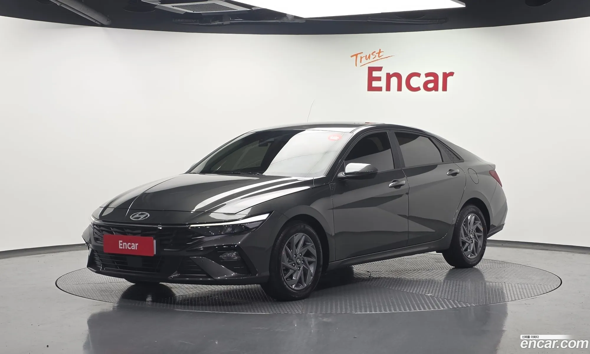Hyundai Elantra 2023 — 4