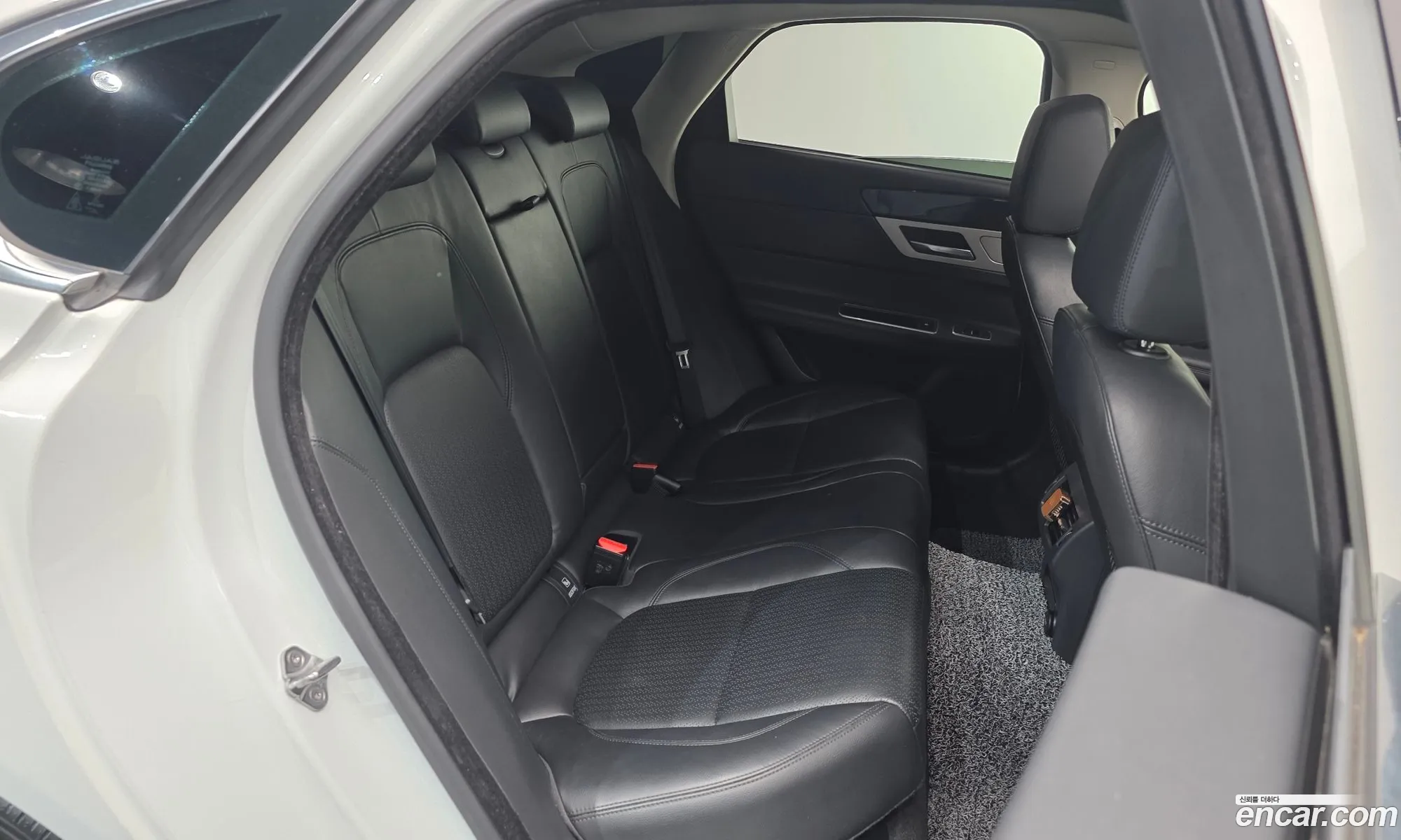 Jaguar XF 2016 SAJBA4BN0HCY28129 — 3