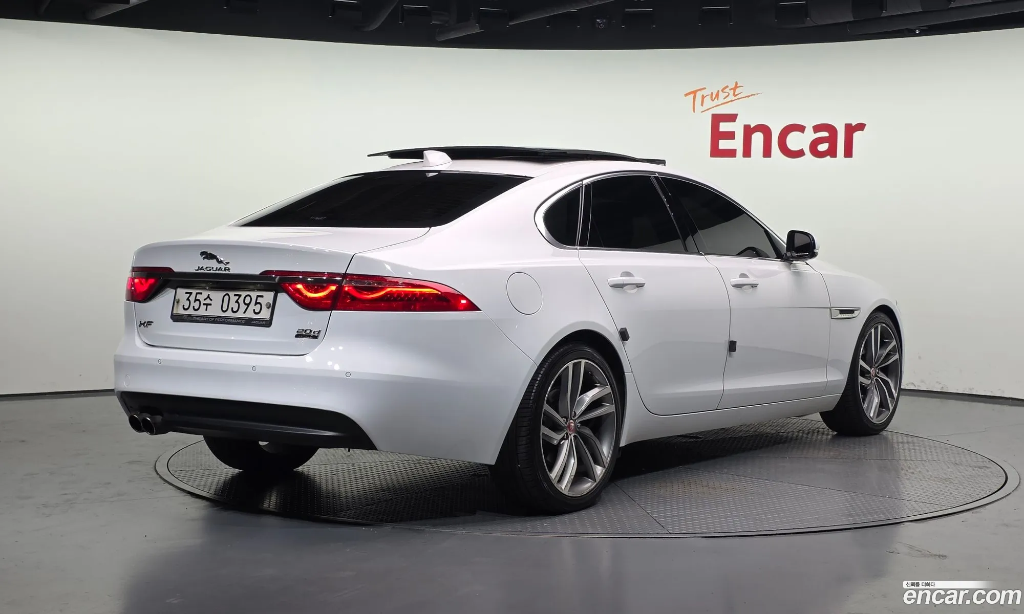 Jaguar XF 2016 SAJBA4BN0HCY28129 — 9