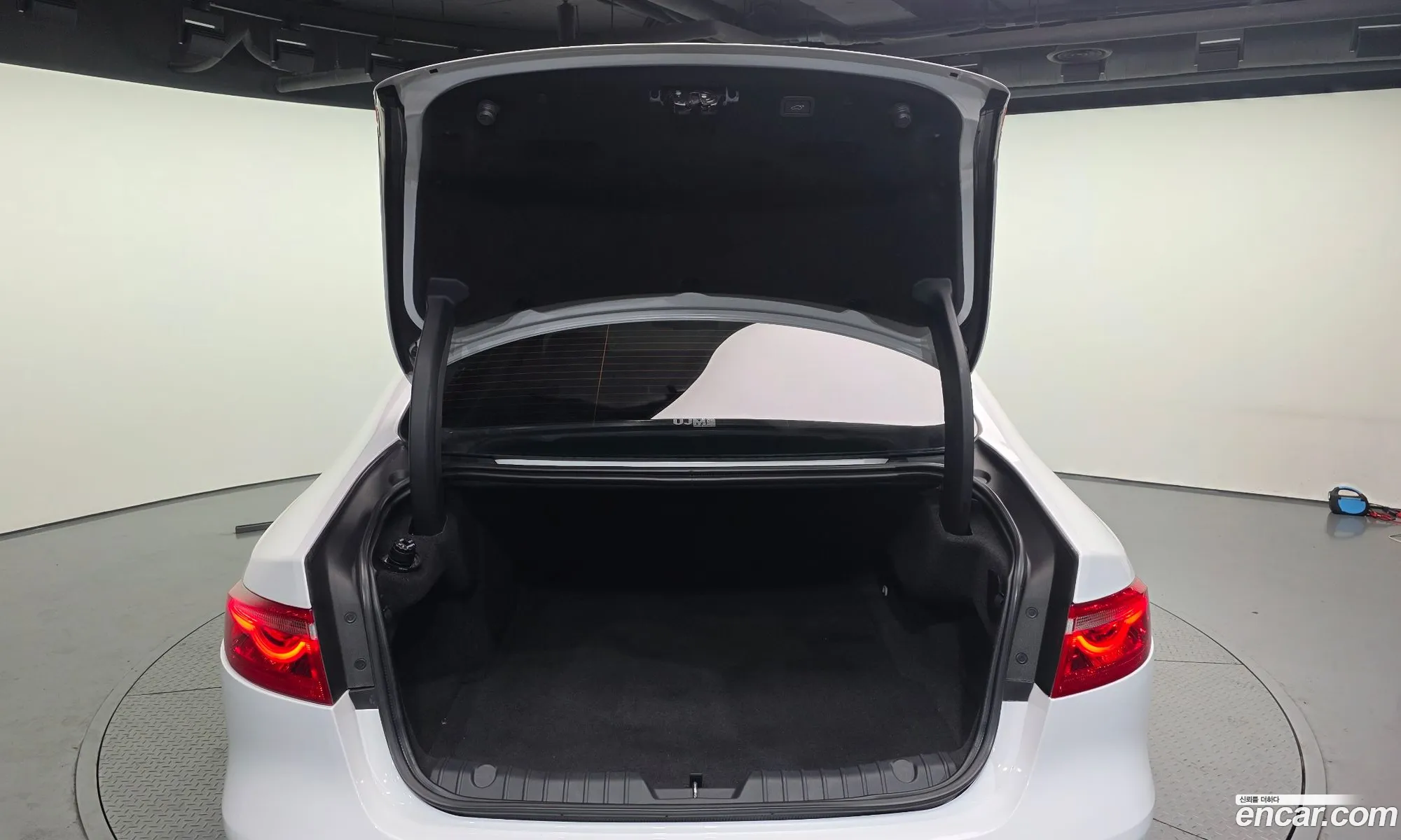 Jaguar XF 2016 SAJBA4BN0HCY28129 — 14