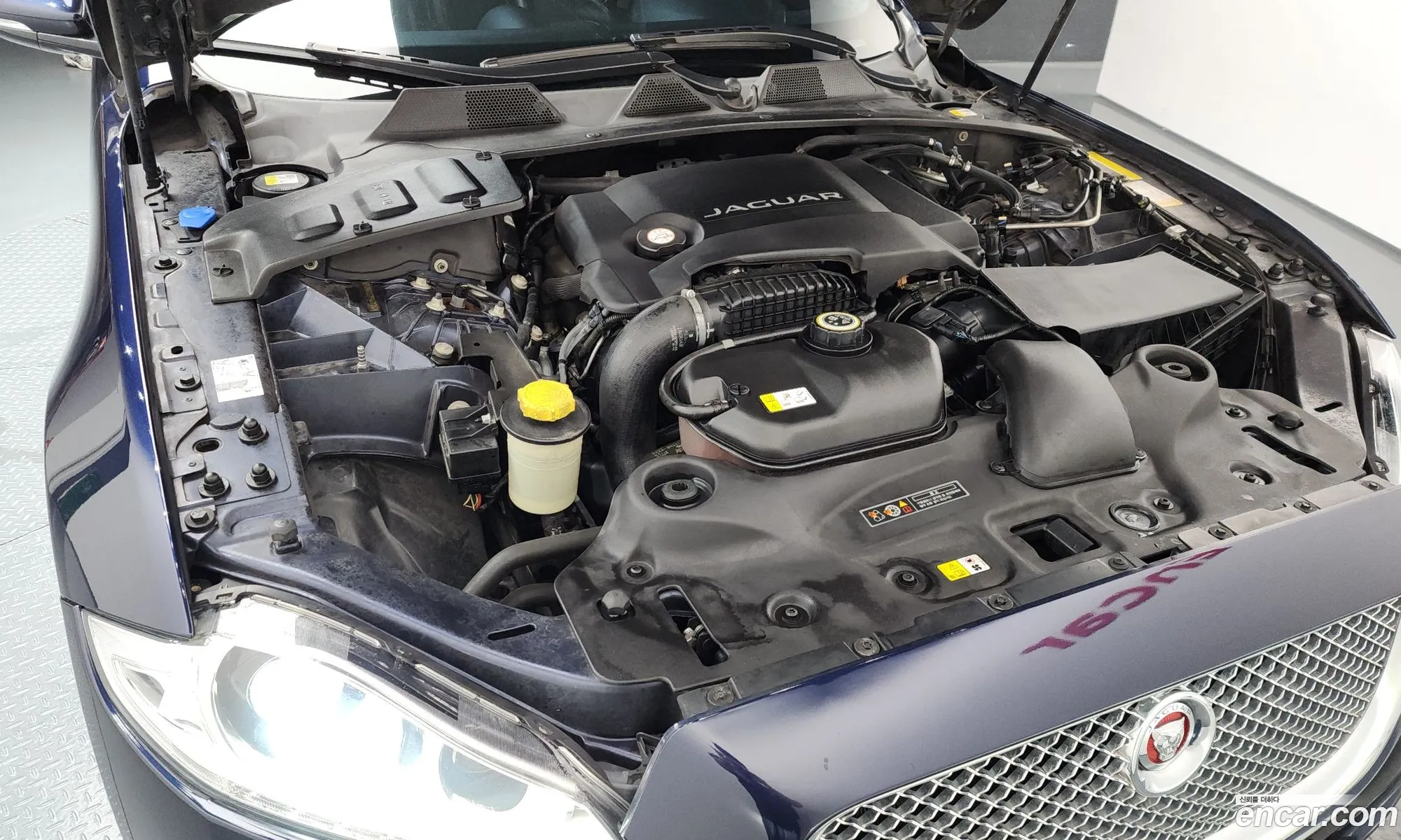 Jaguar XJ 2014 11111111111111111 — 18