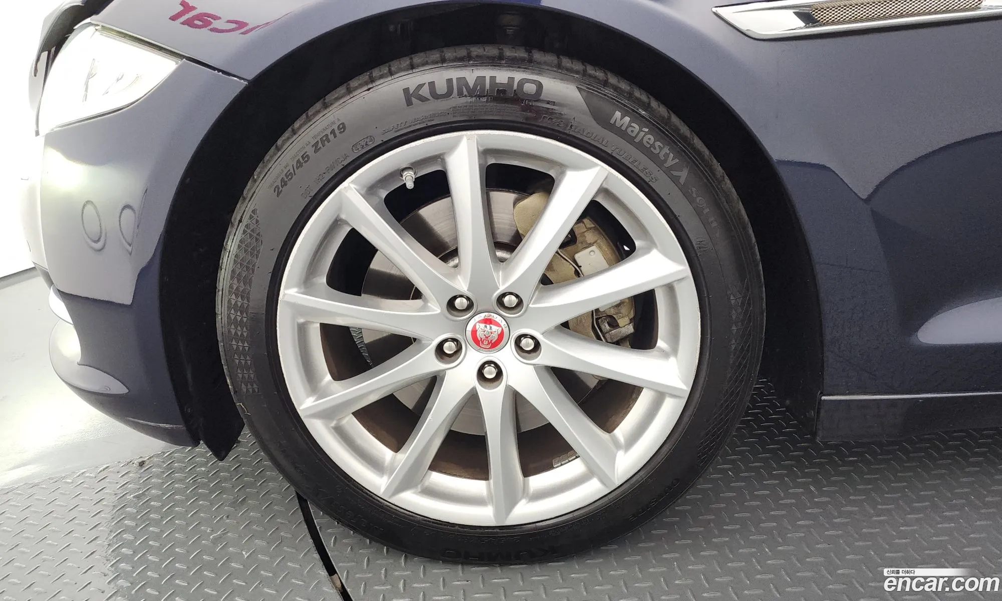 Jaguar XJ 2014 11111111111111111 — 16
