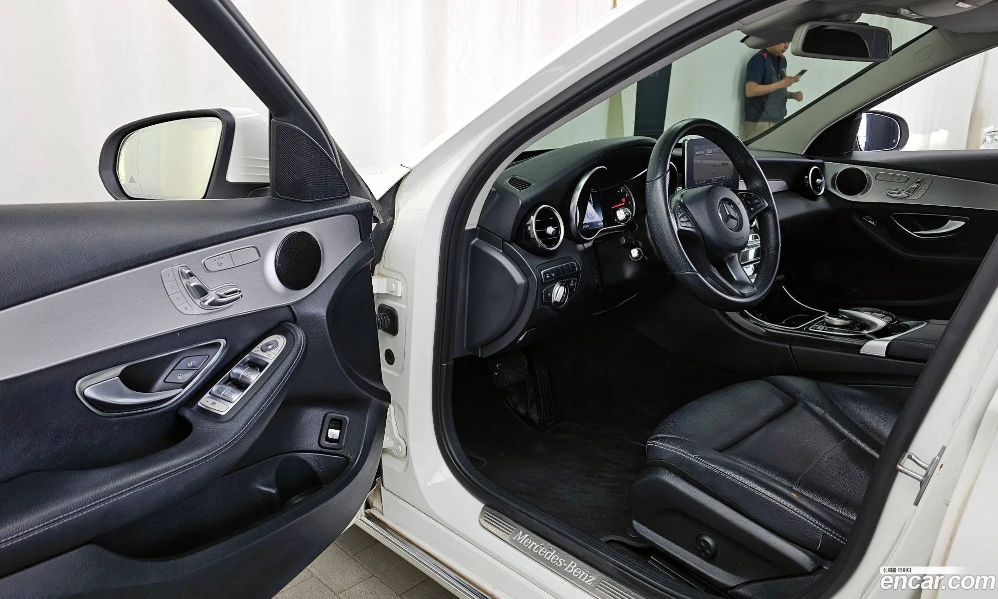 Mercedes-Benz C-Class W205 2018 WDDWF4CB1JF677138 — 28