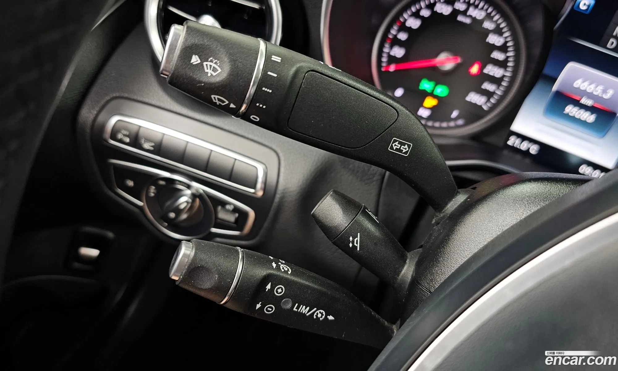 Mercedes-Benz C-Class W205 2018 WDDWF4CB1JF677138 — 9