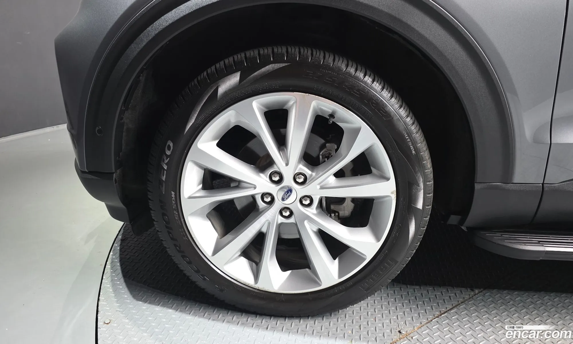 Ford Explorer 6th Gen 2022 1FM5K8HC — 17