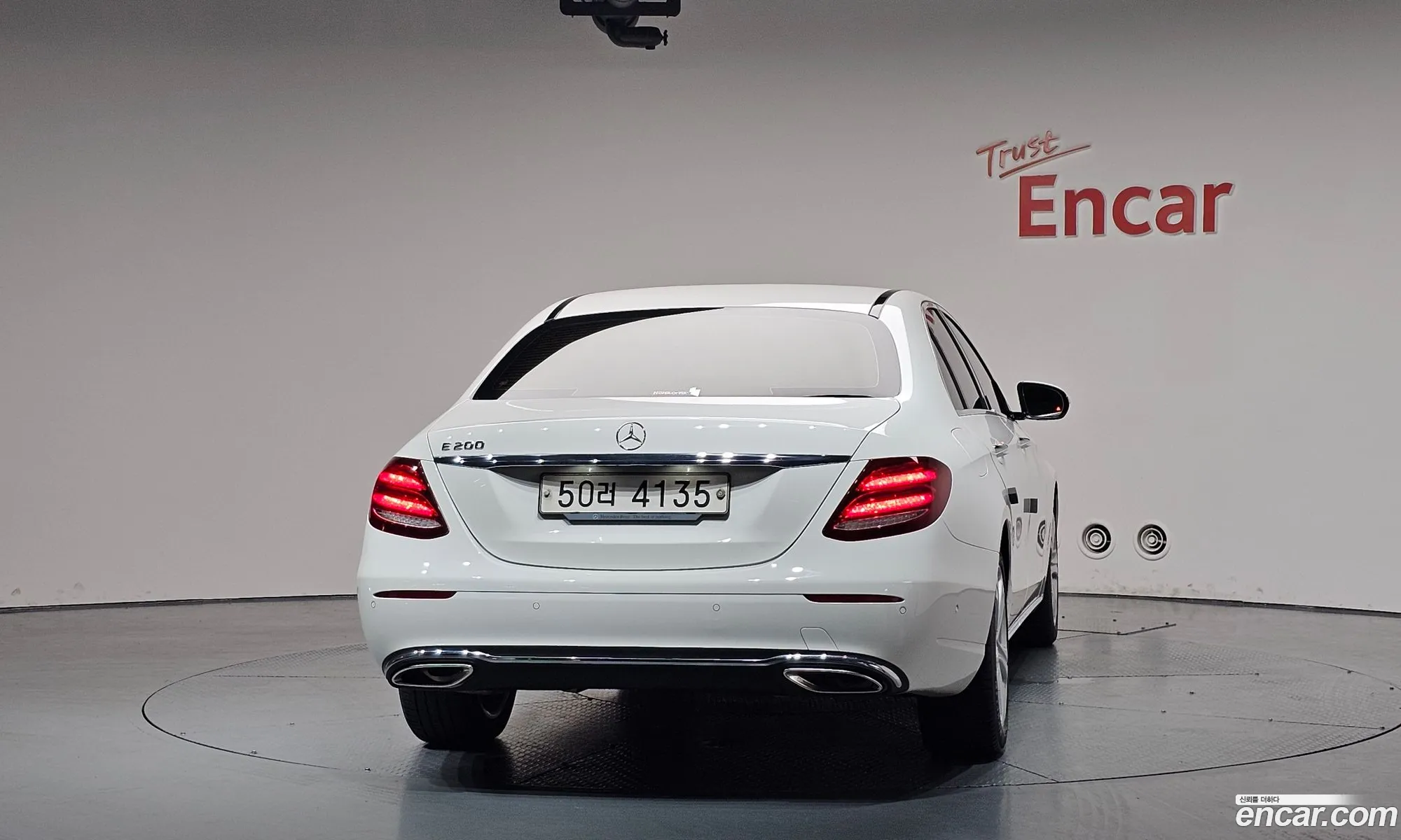 Mercedes-Benz E-Class W213 2018 WDDZF4CB6JA385561 — 8