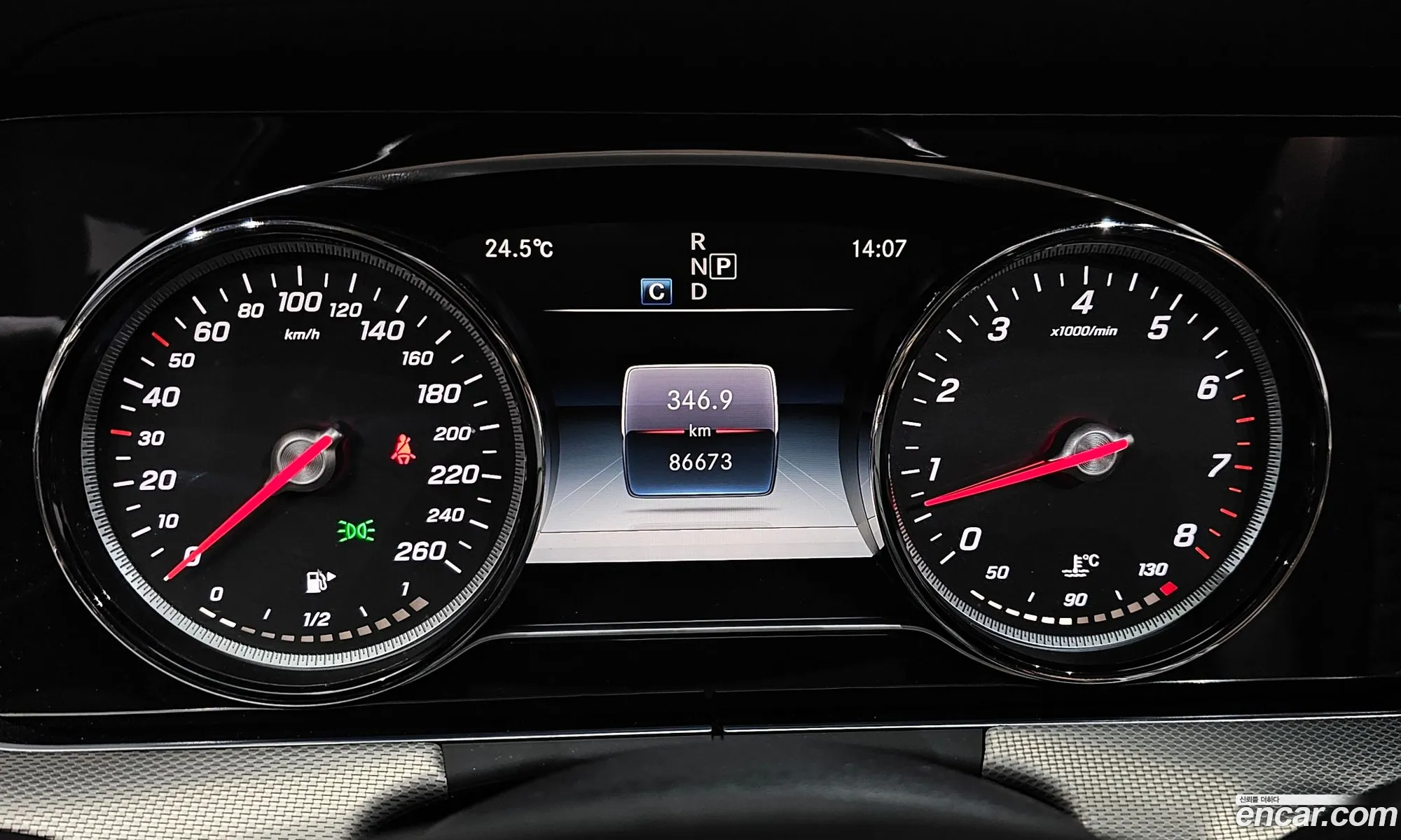 Mercedes-Benz E-Class W213 2018 WDDZF4CB6JA385561 — 31