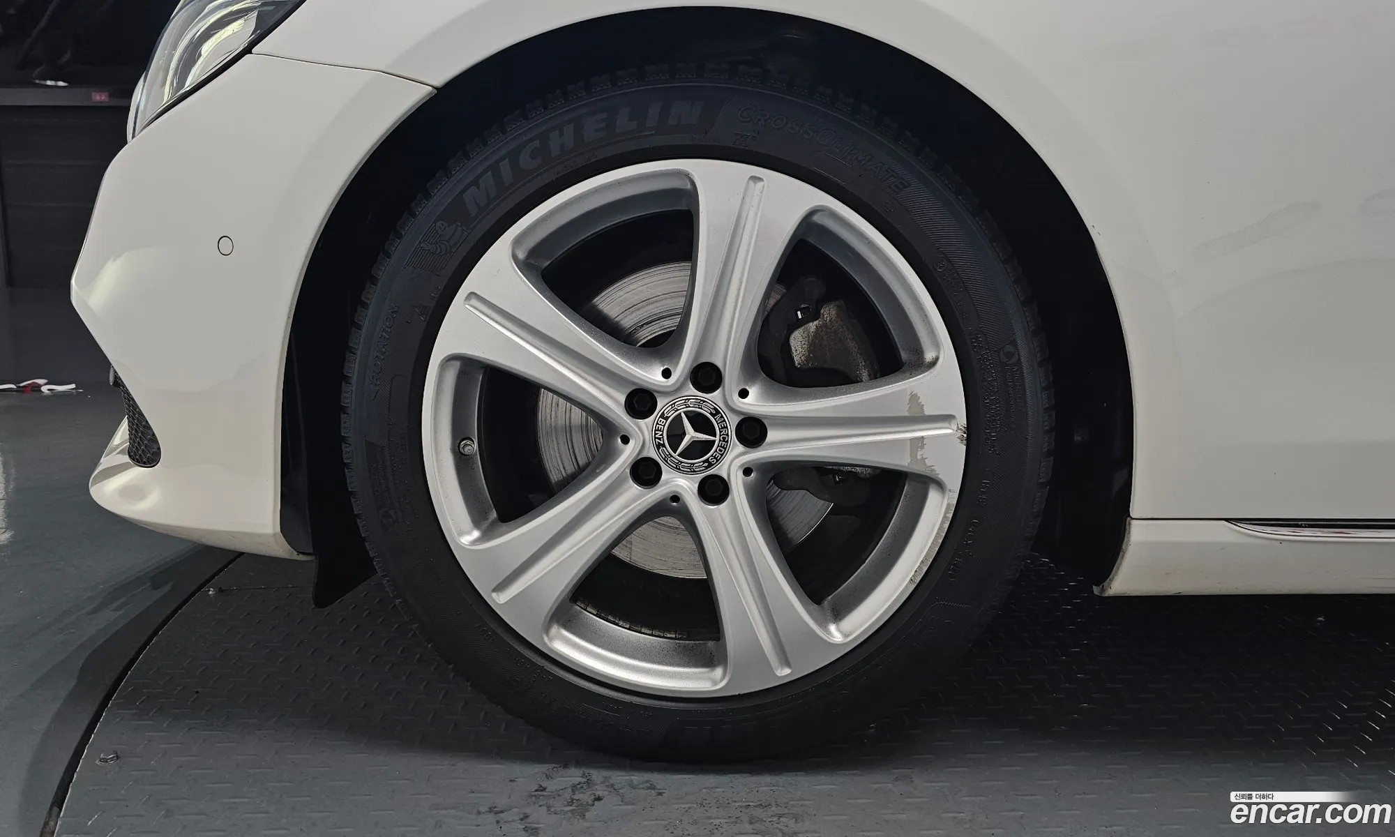 Mercedes-Benz E-Class W213 2018 WDDZF4CB6JA385561 — 18