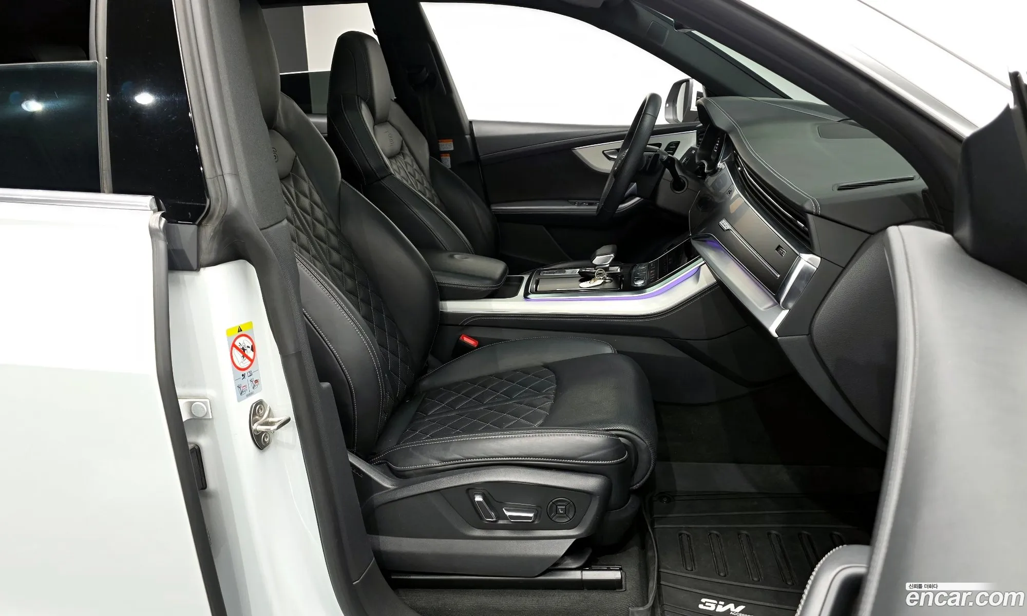 Audi Q8 2021 WAUZZZF11MD003616 — 17