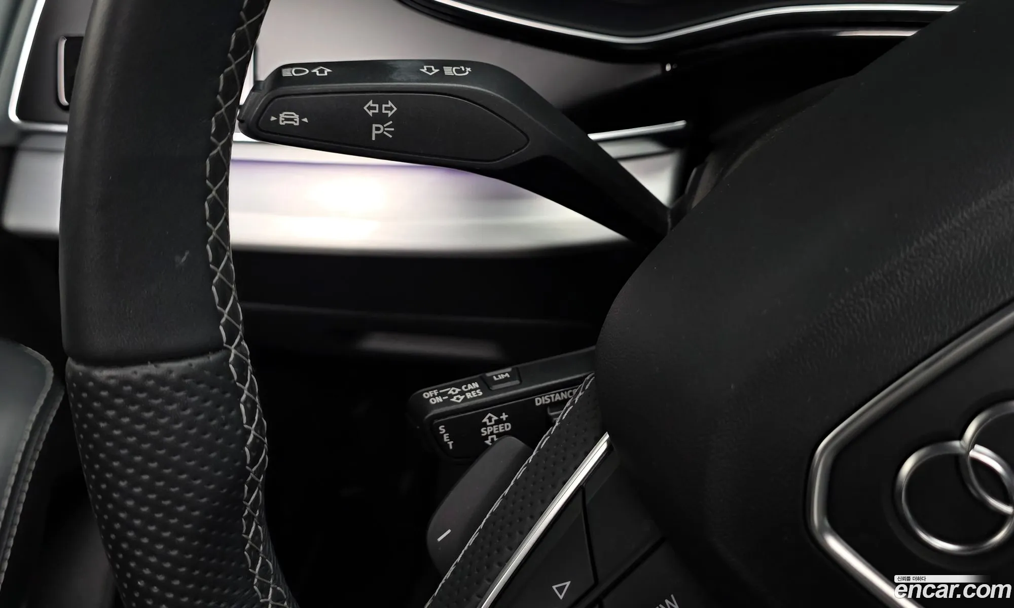 Audi Q8 2021 WAUZZZF11MD003616 — 25