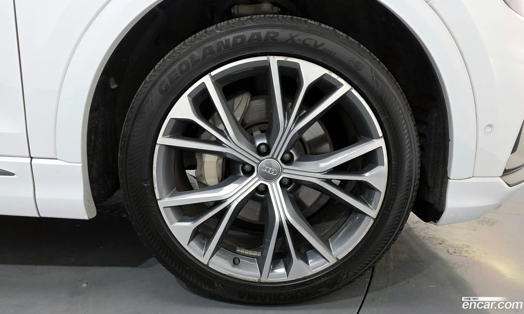 Audi Q8 2021 WAUZZZF11MD003616 — 35