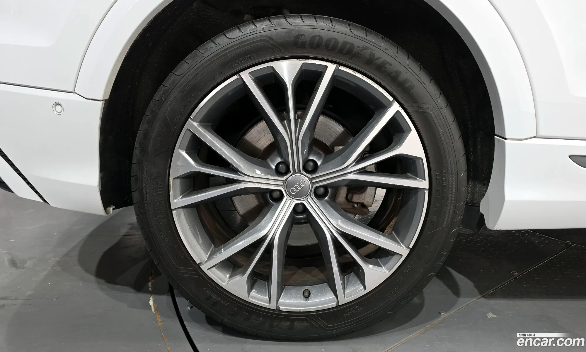 Audi Q8 2021 WAUZZZF11MD003616 — 2