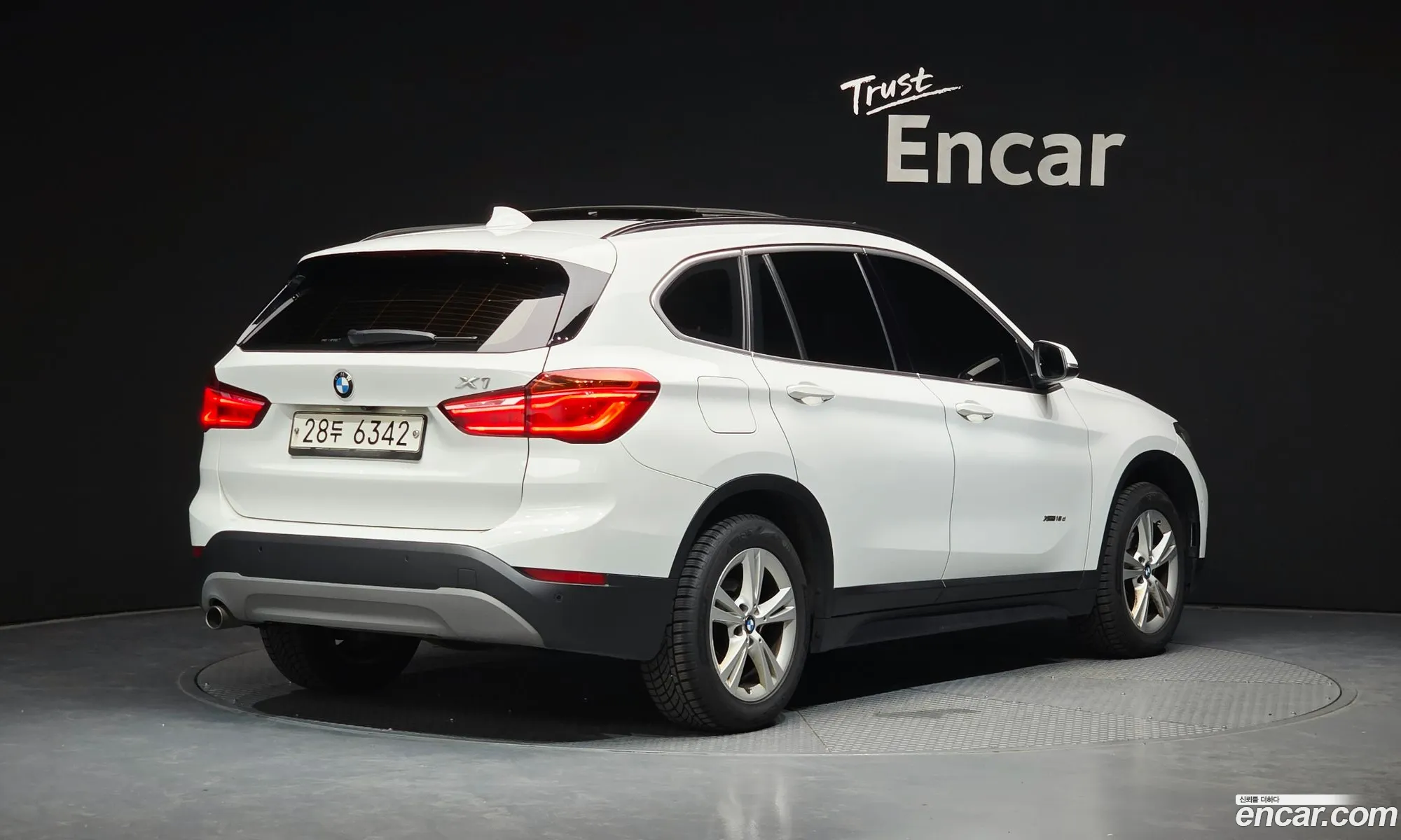 BMW X1 2017 WBAHT9106H5J07076 — 17
