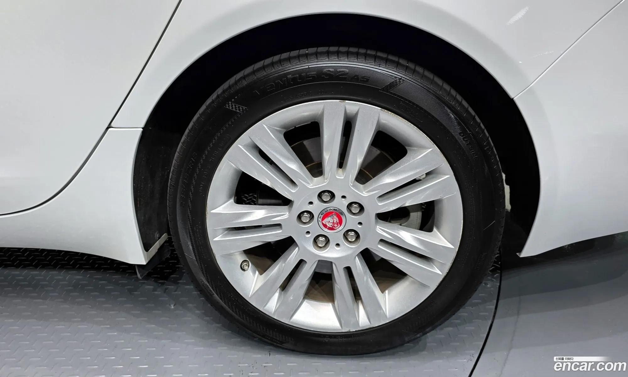 Jaguar XF 2017 SAJBB4BX3JCY60562 — 24