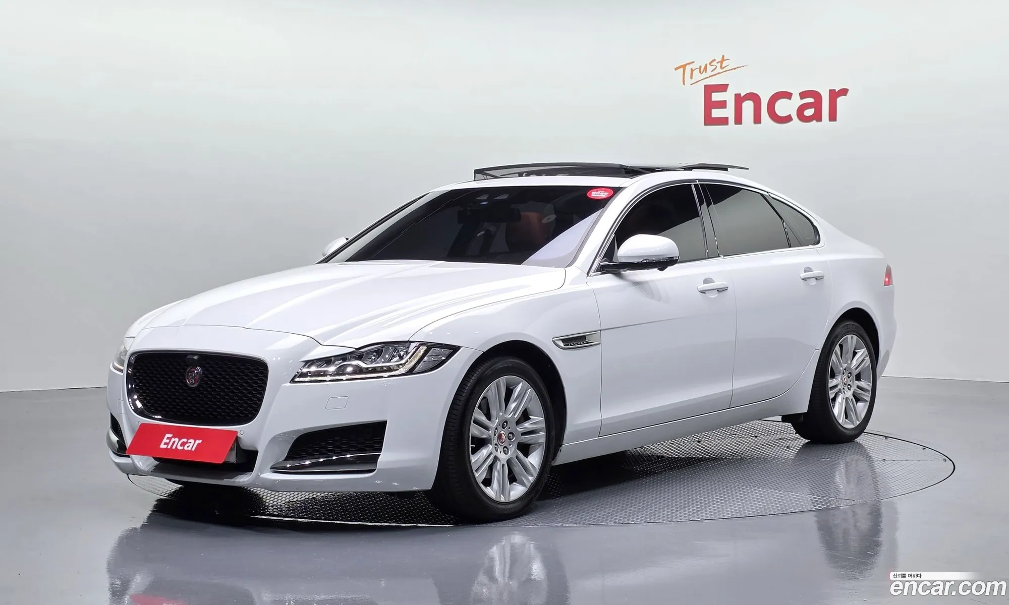 Jaguar XF 2017 SAJBB4BX3JCY60562 — 32