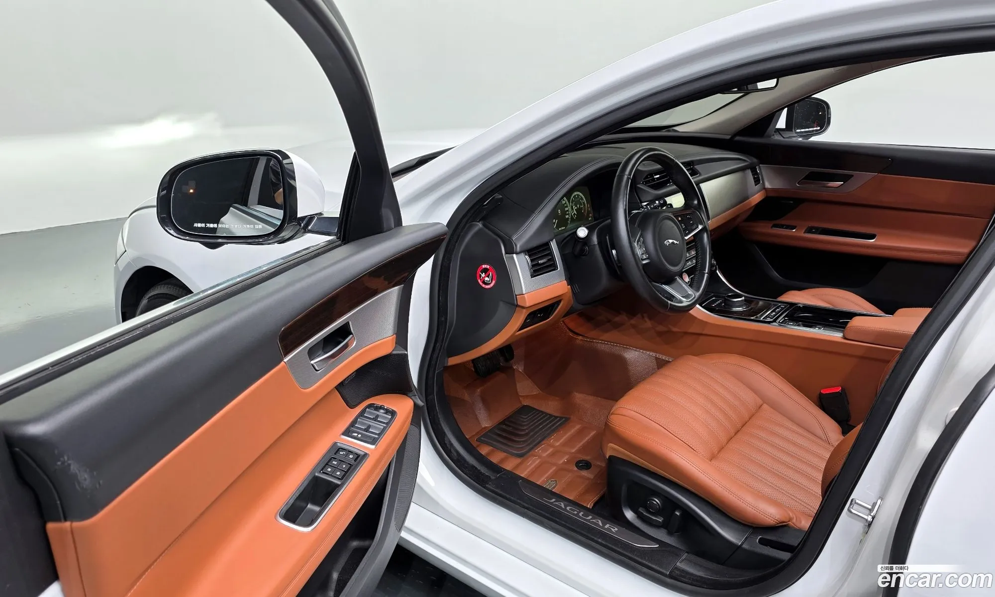 Jaguar XF 2017 SAJBB4BX3JCY60562 — 34